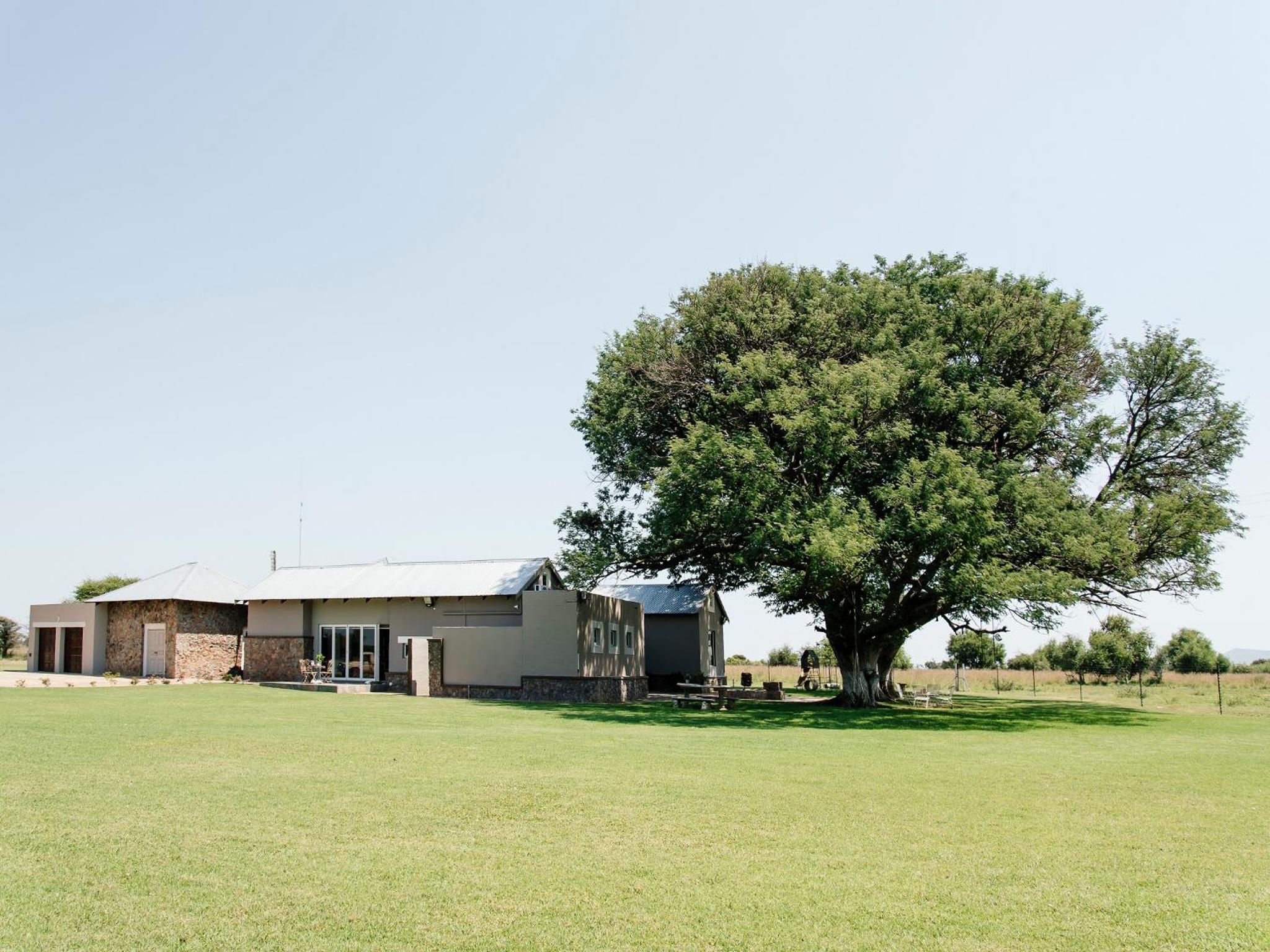 Buffalo Thorn Tree Lodge - Nearby Sun City view 2