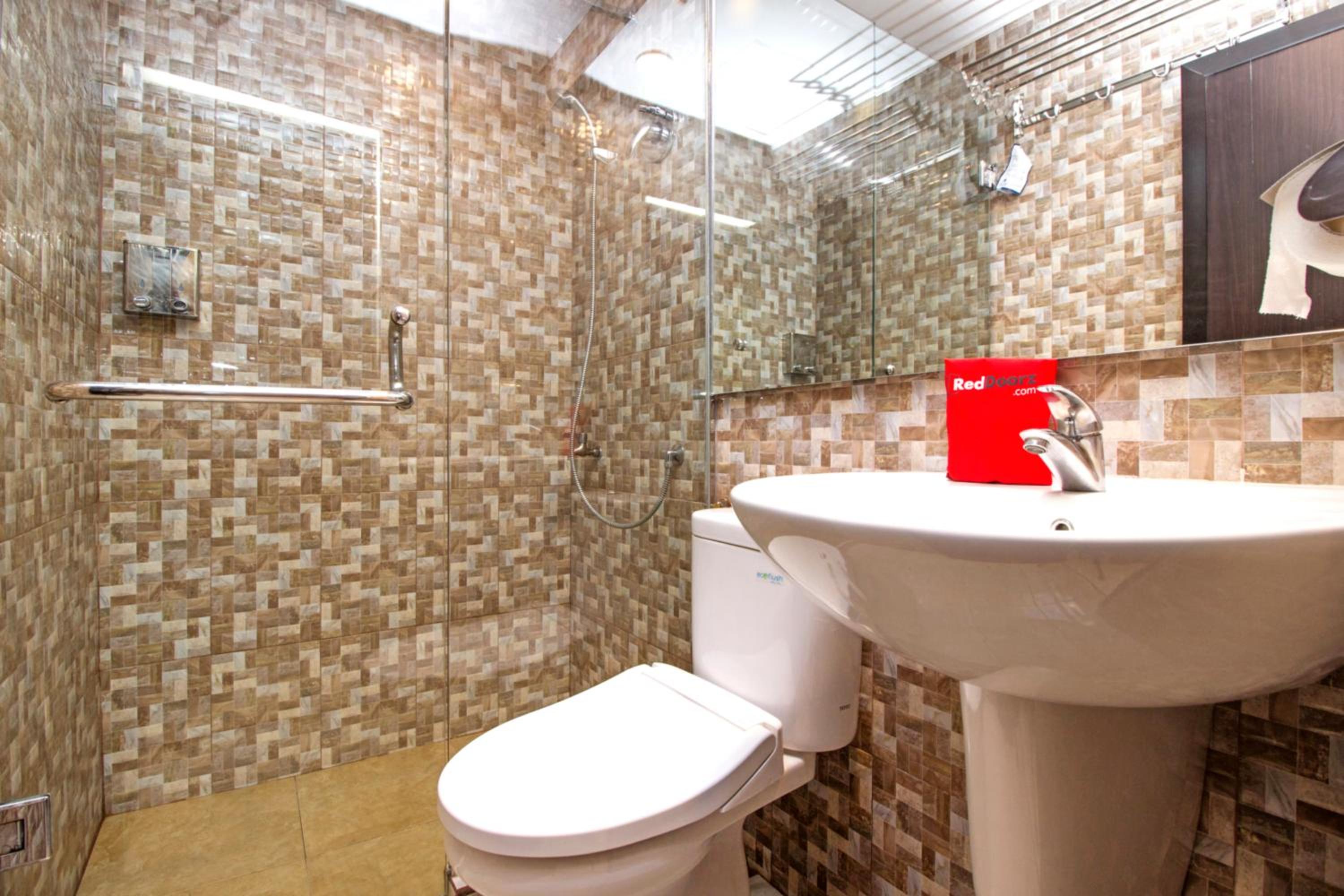 RedDoorz near Trans Studio Mall 2