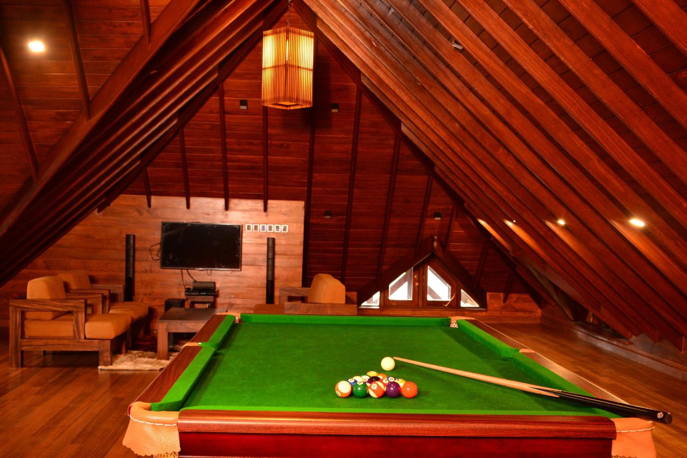 Villa Mount Royal view 3