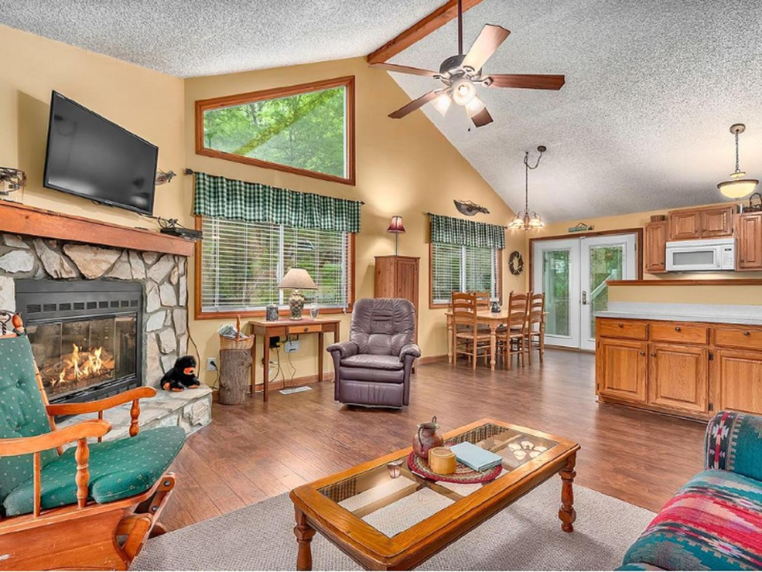 Smoky Mountain Treehouse view 3