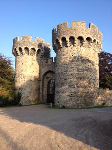 The Horseshoe & Castle