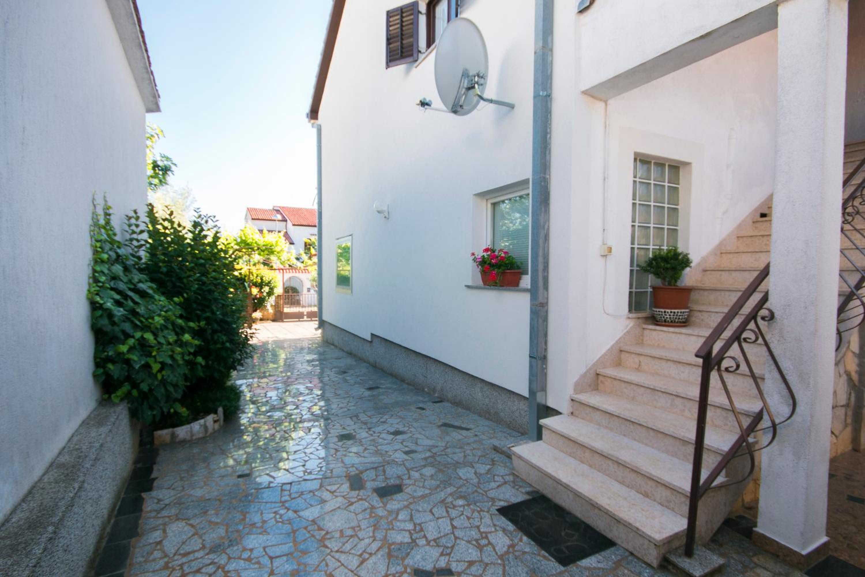2 rooms app for 3 persons with 2 terraces near beach&town view 3