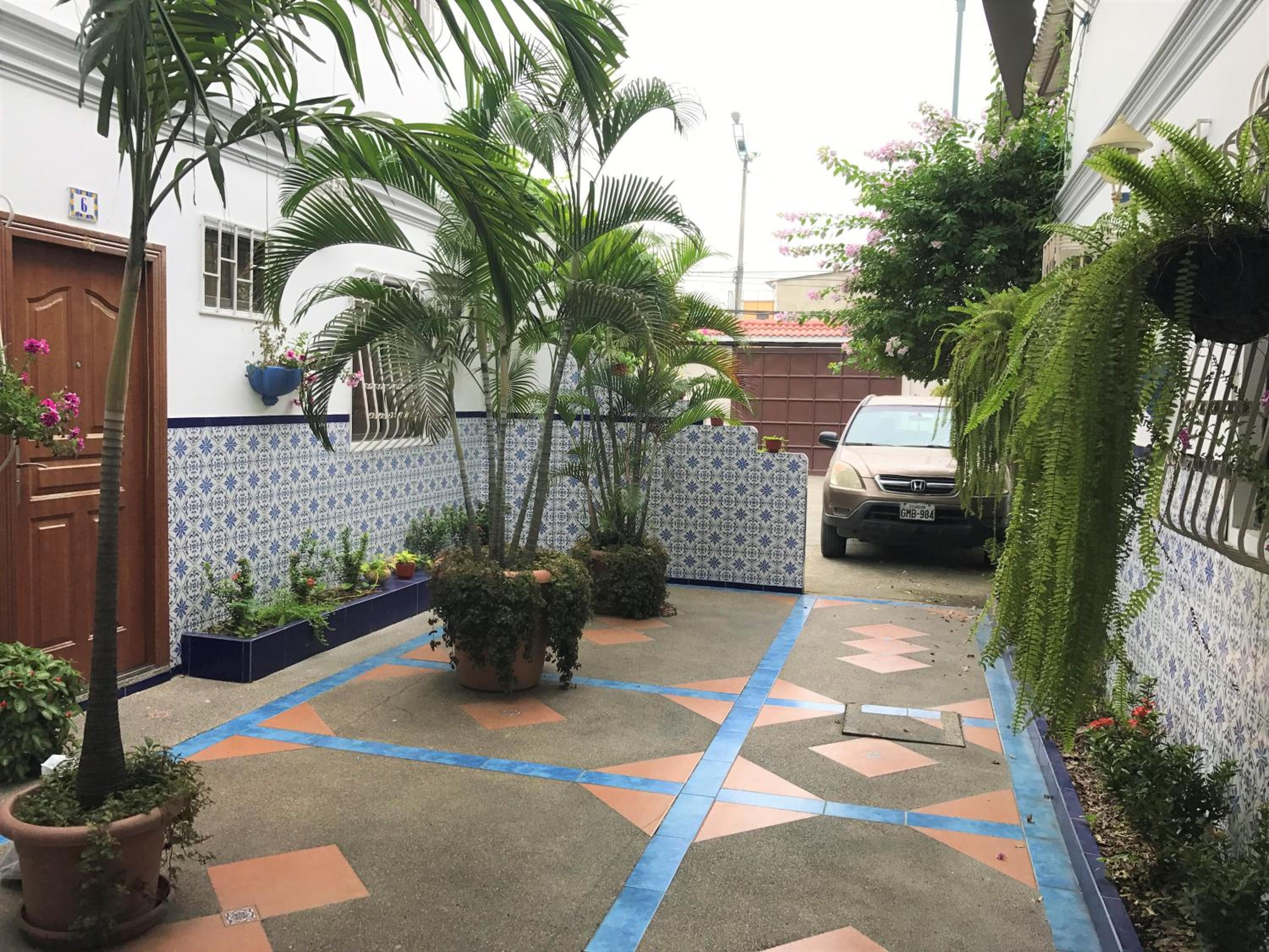 El Patio Suites
