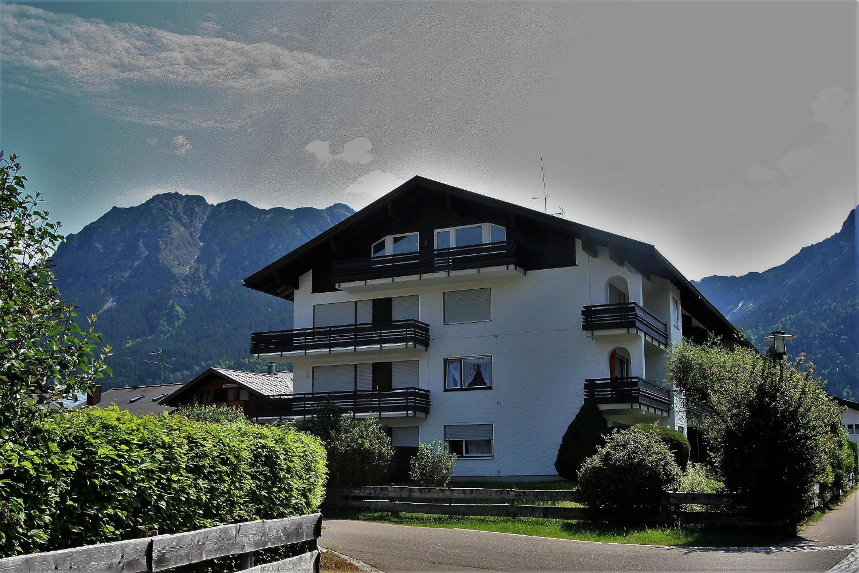 Alpenflair Ferienwohnungen Whg 202 view 5