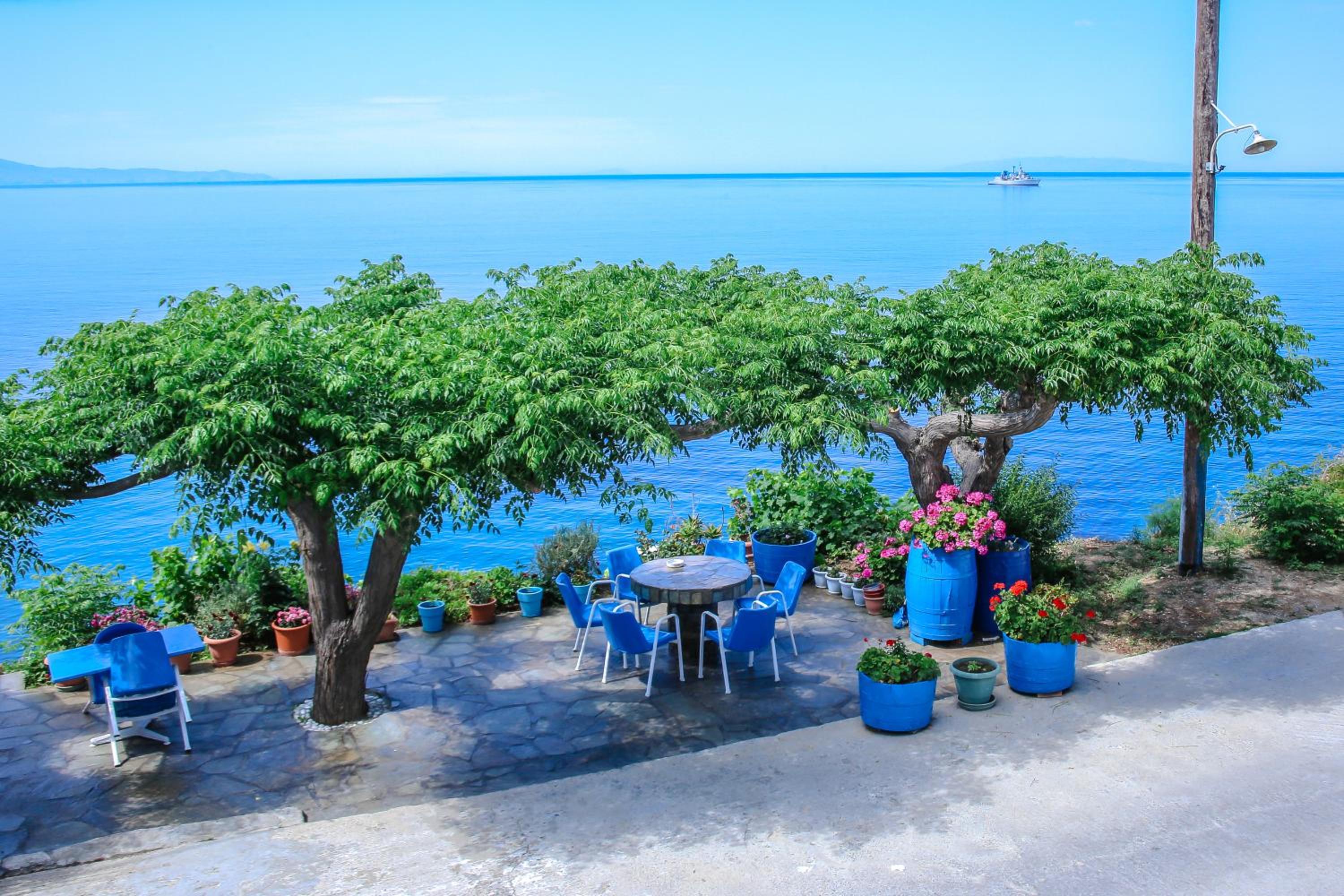 Apanemo Seaside en Batsi — activities & amenities