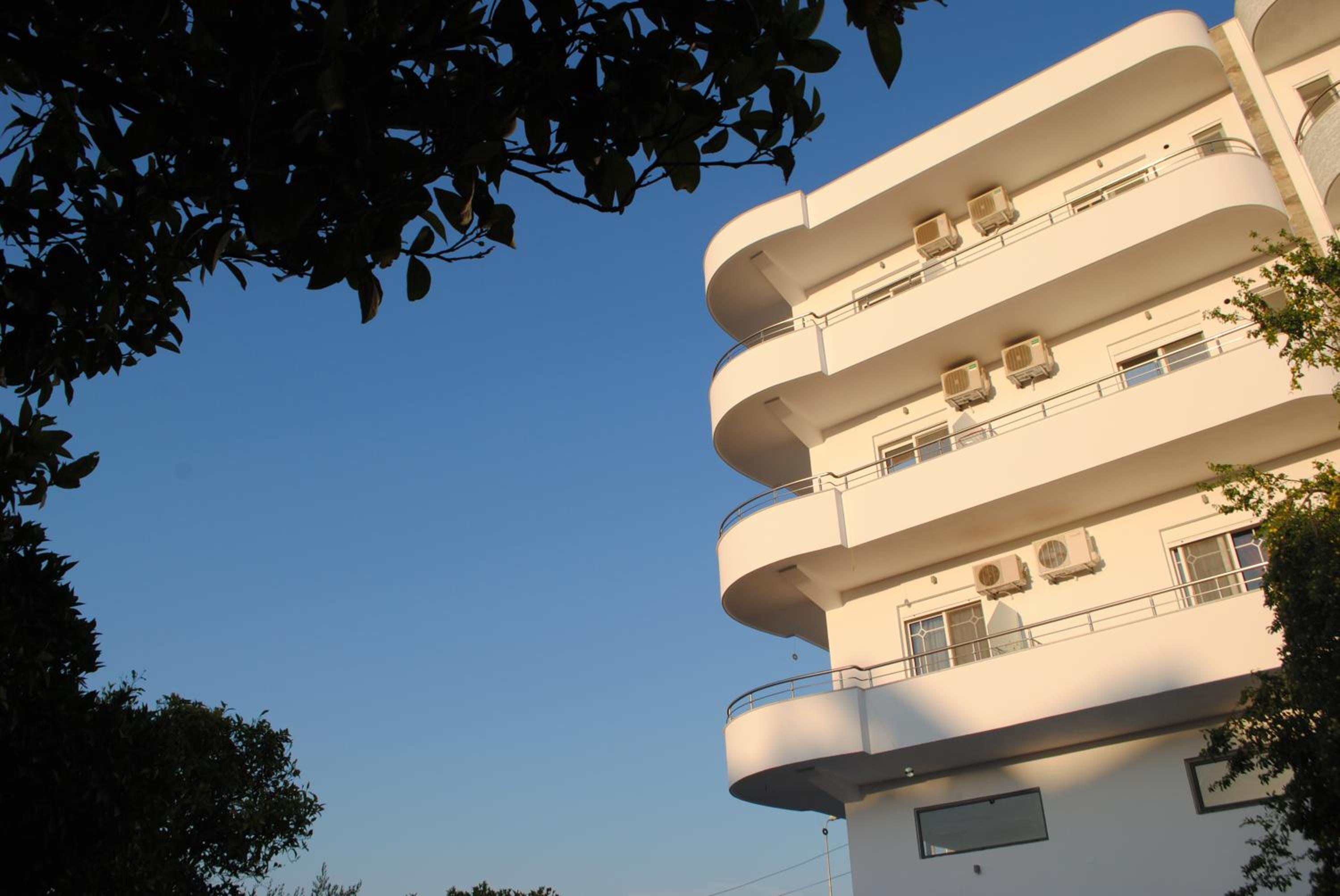 Brian Apartments