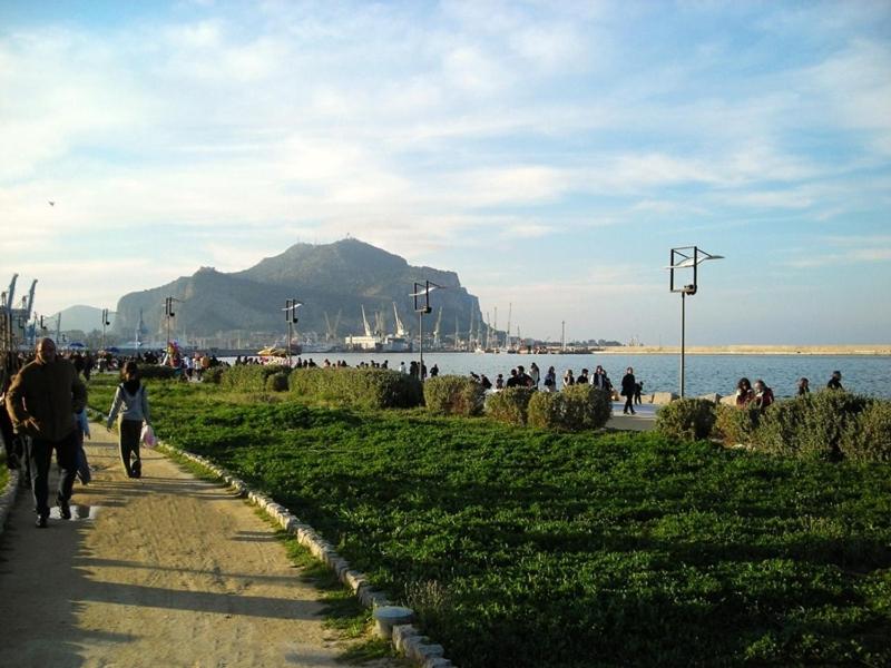 In the heart of Kalsa, a green and quiet terrace, Free Parking