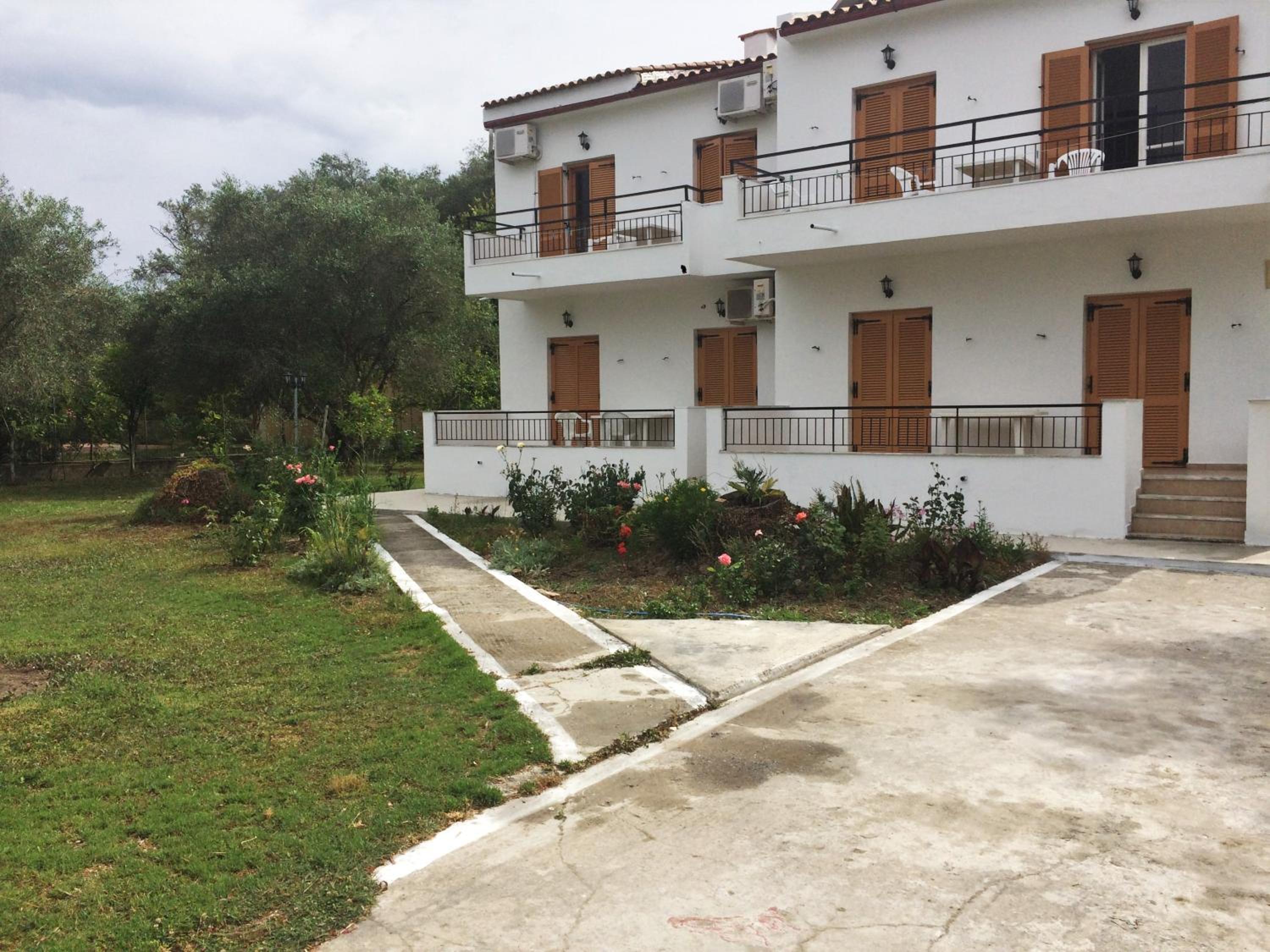 Captains Studios & Apartments