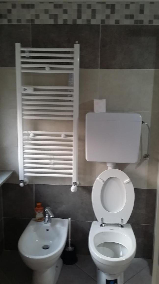 Il Sole e La Luna en Turin — bathroom