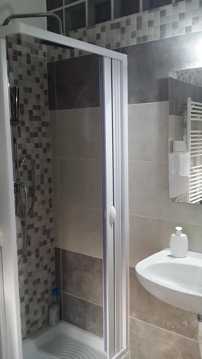 Il Sole e La Luna en Turin — bathroom