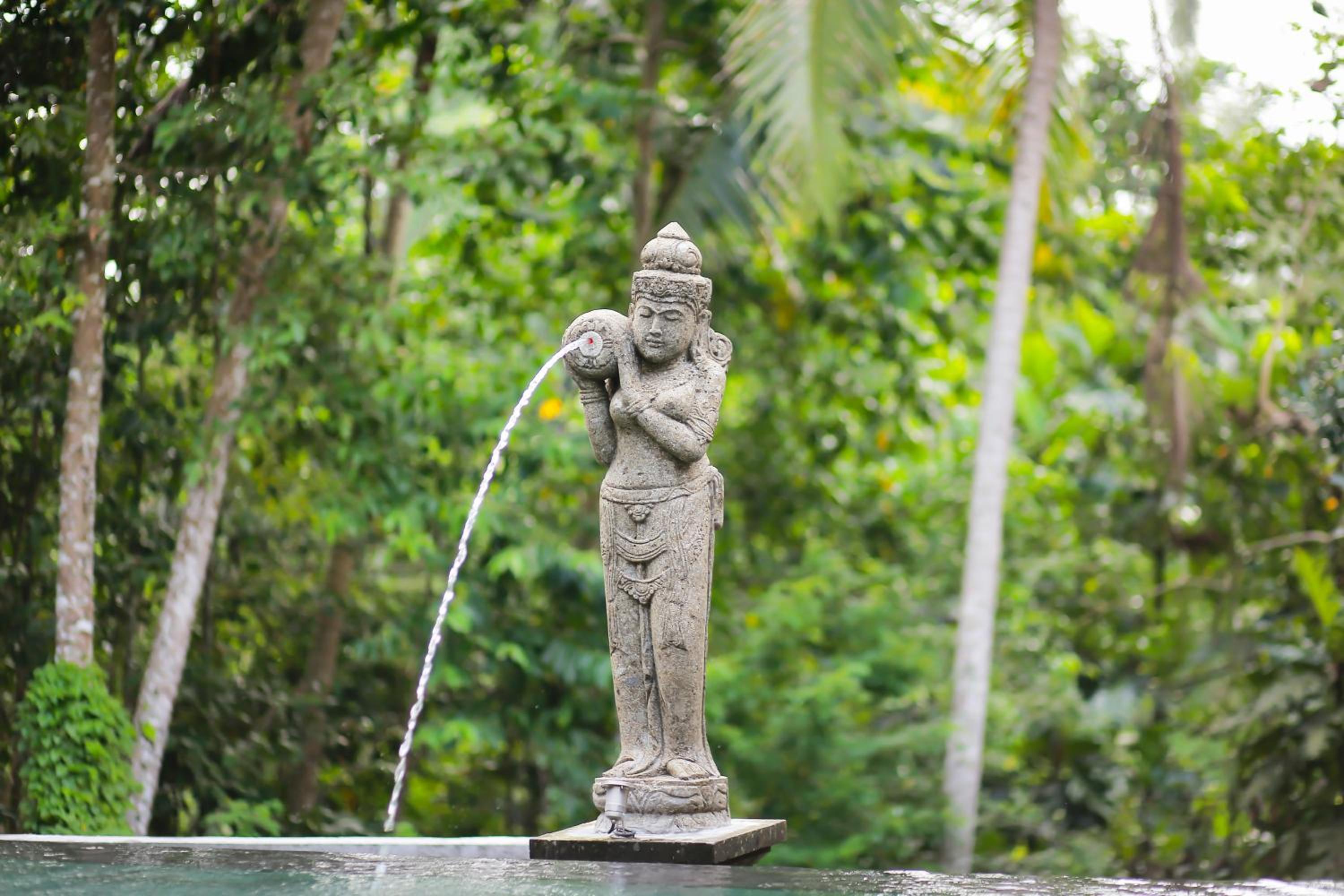 Ayu Duwur Beji