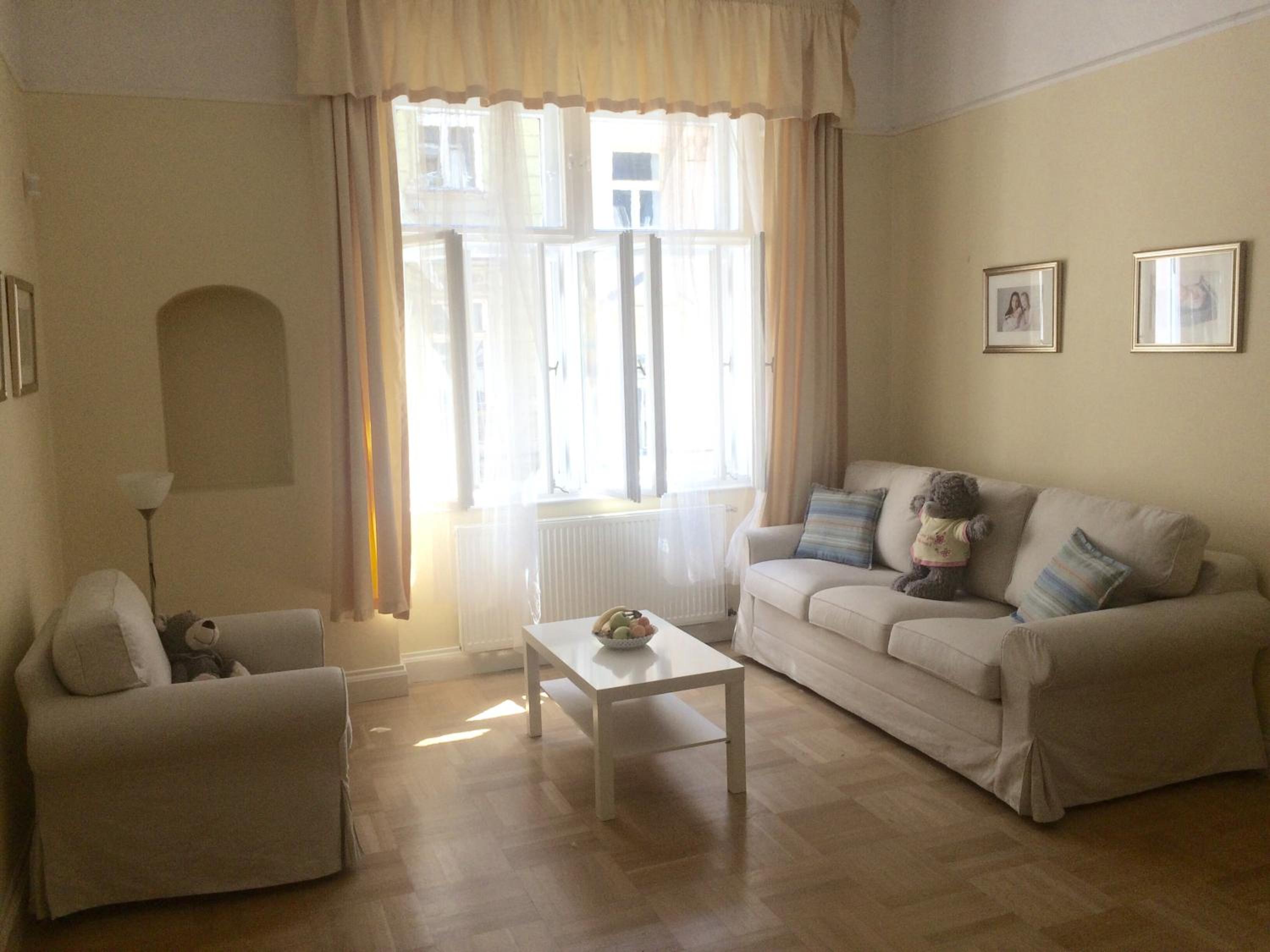 Historic centre-spacious apartment