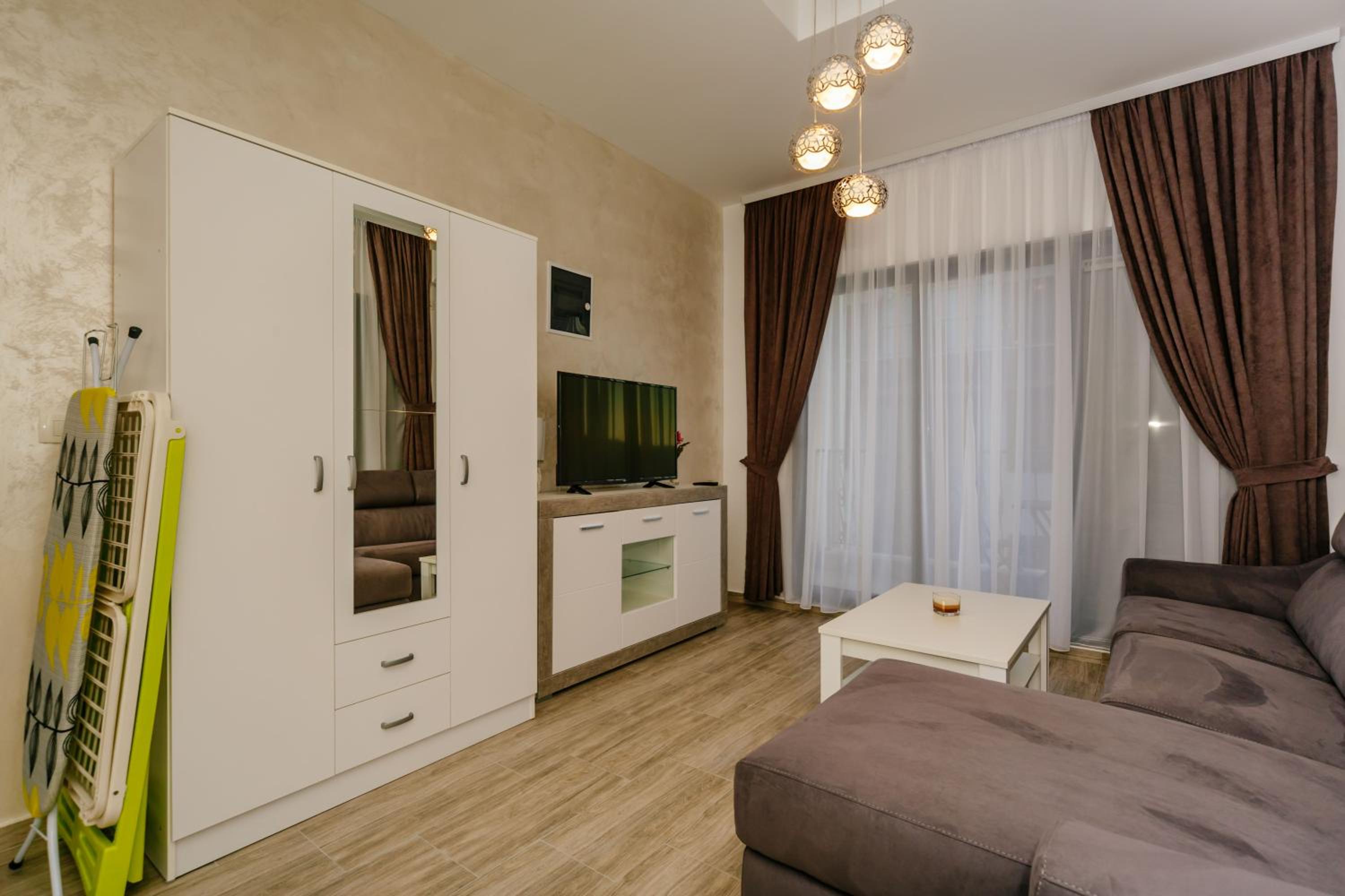 Opium Mar Apartments