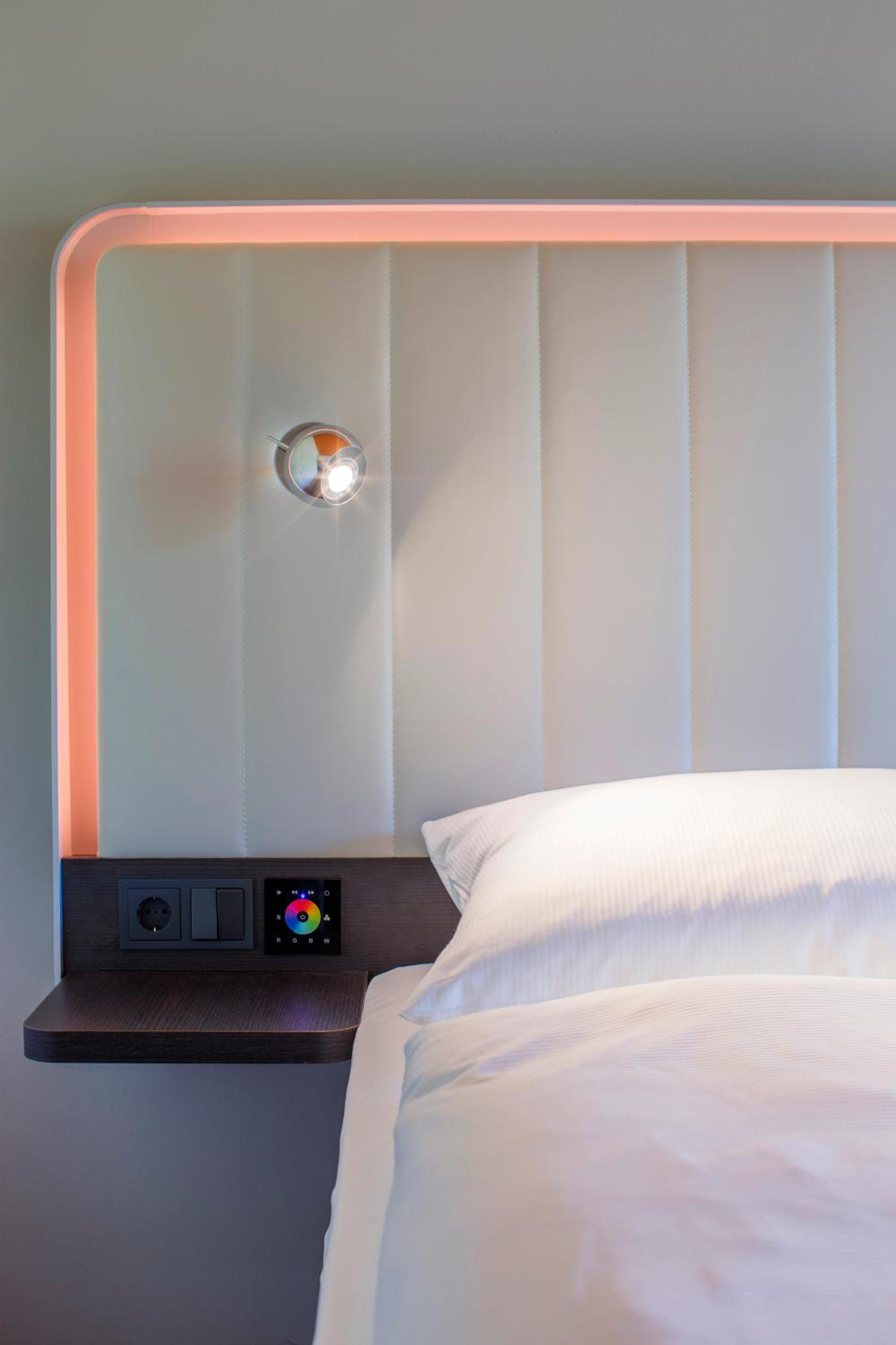 Park Inn by Radisson Frankfurt Airport - Property Image 2