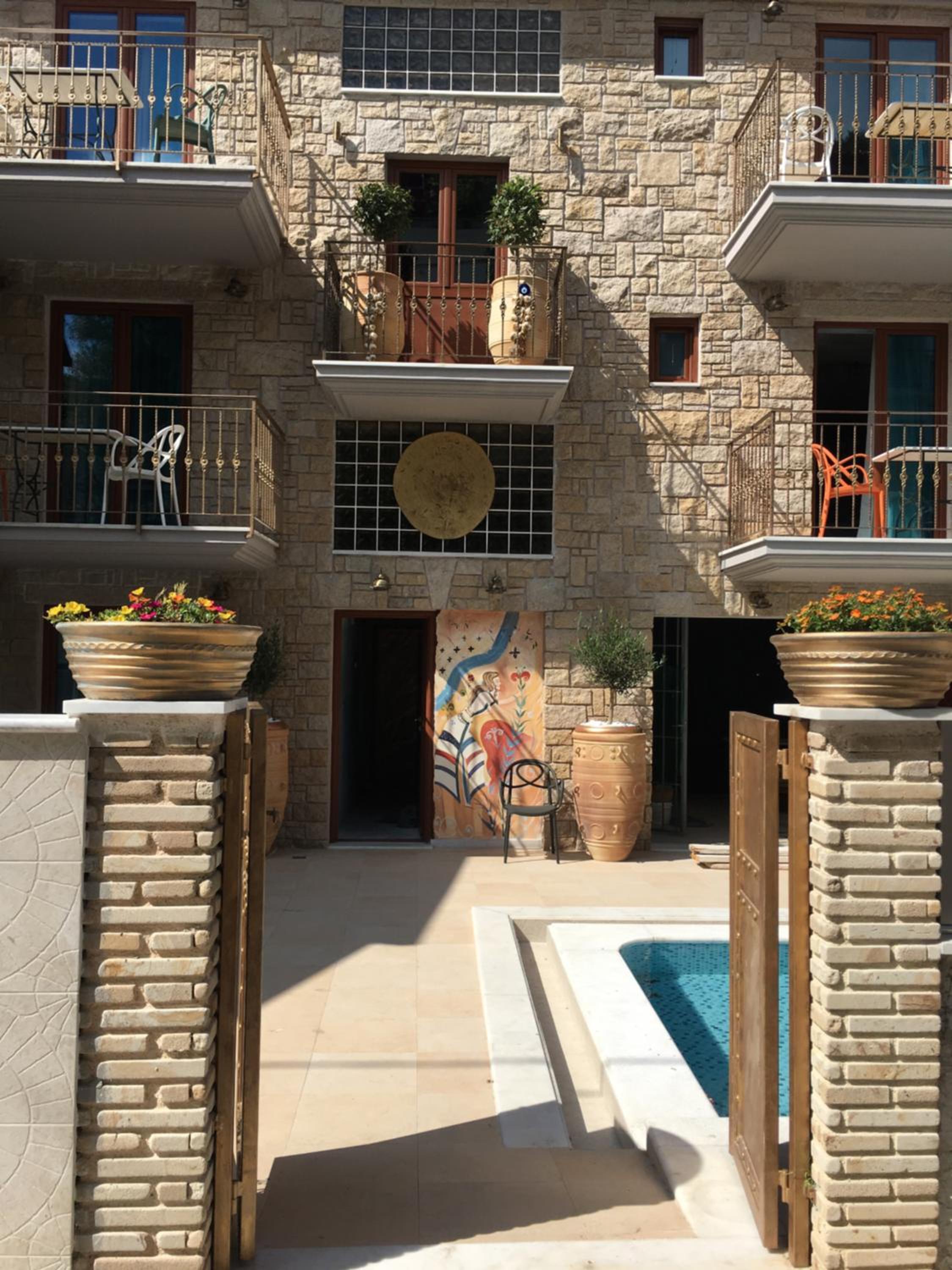Leda Suites