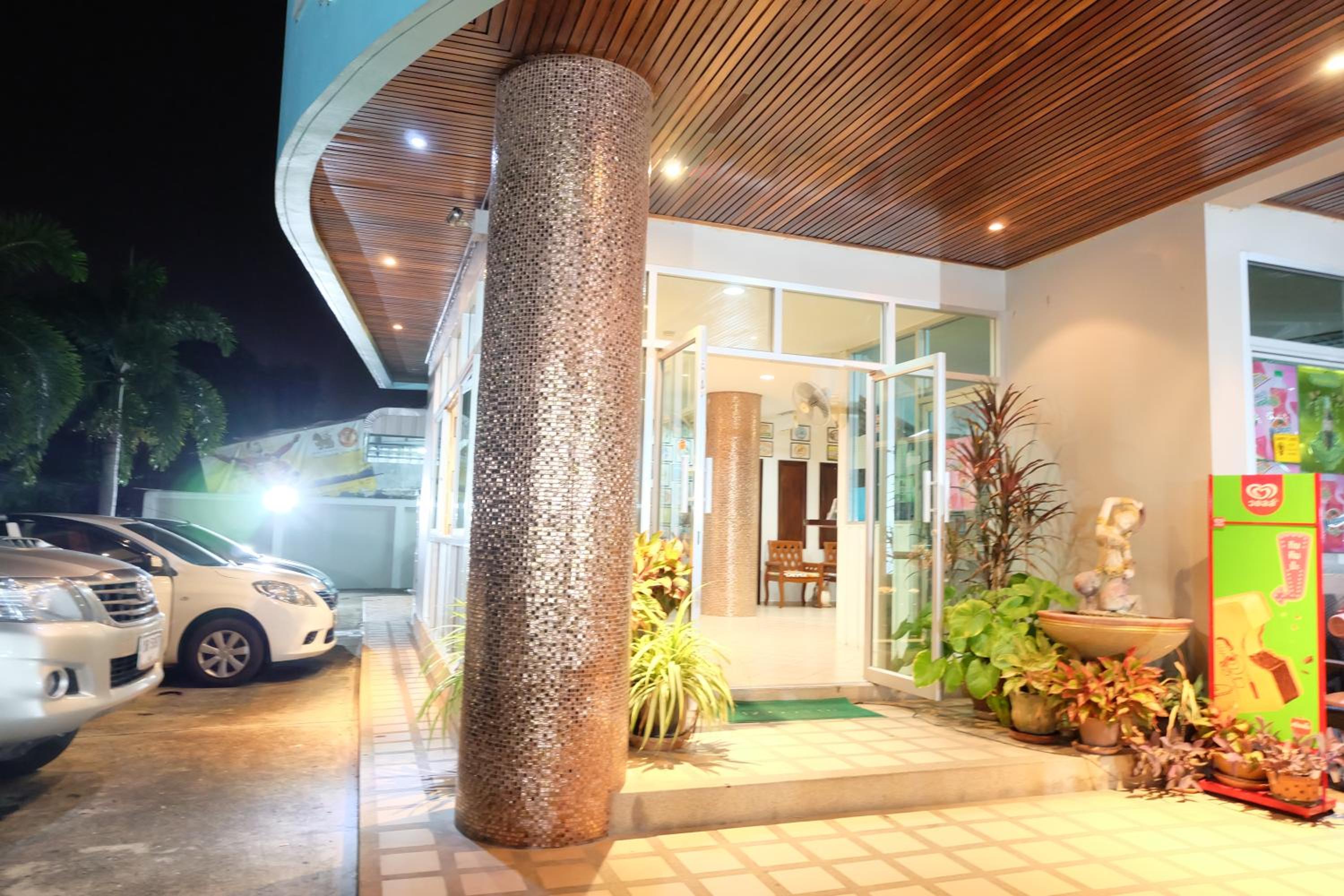 Lomsabai Apartments