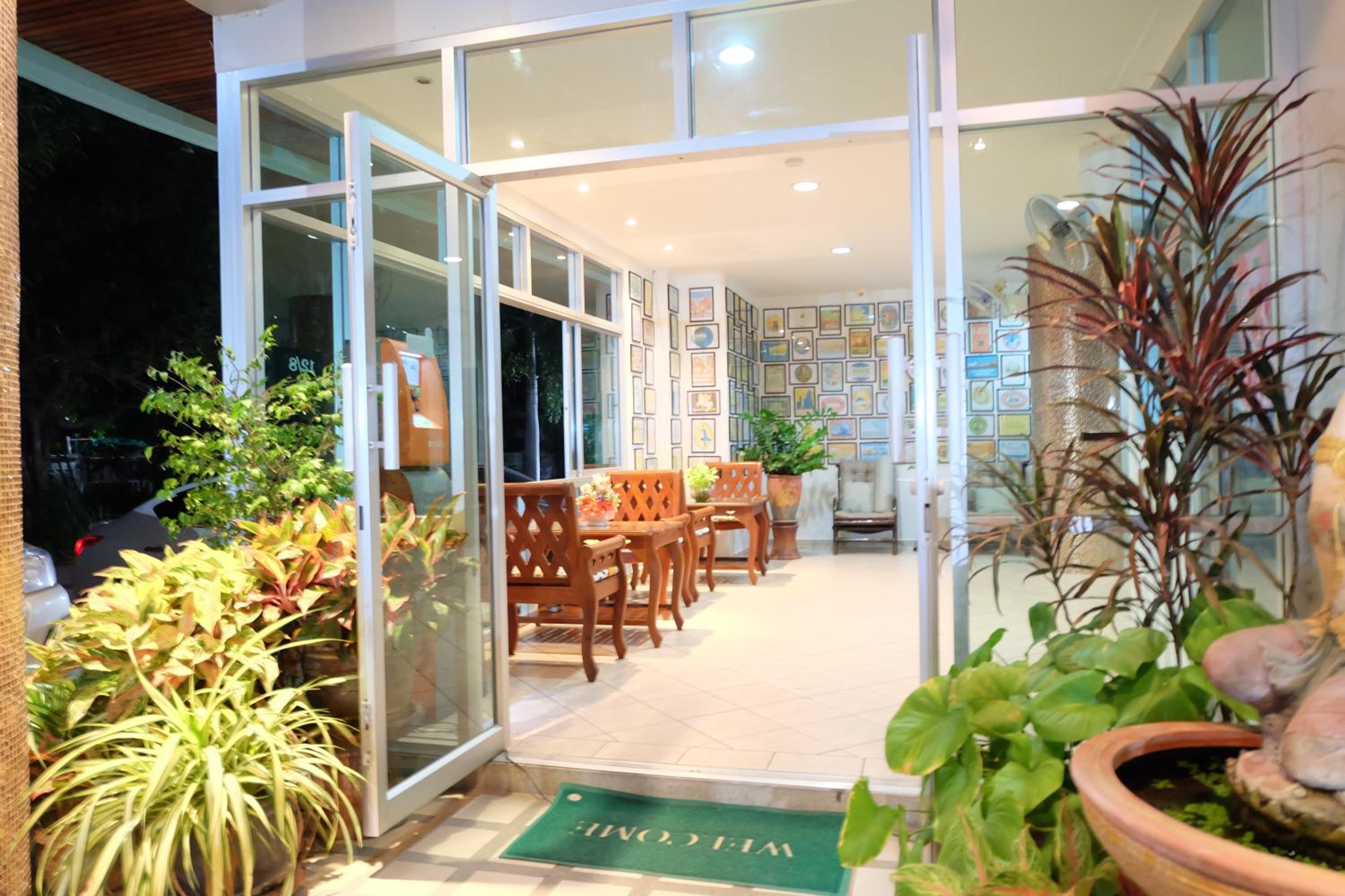 Lomsabai Apartments