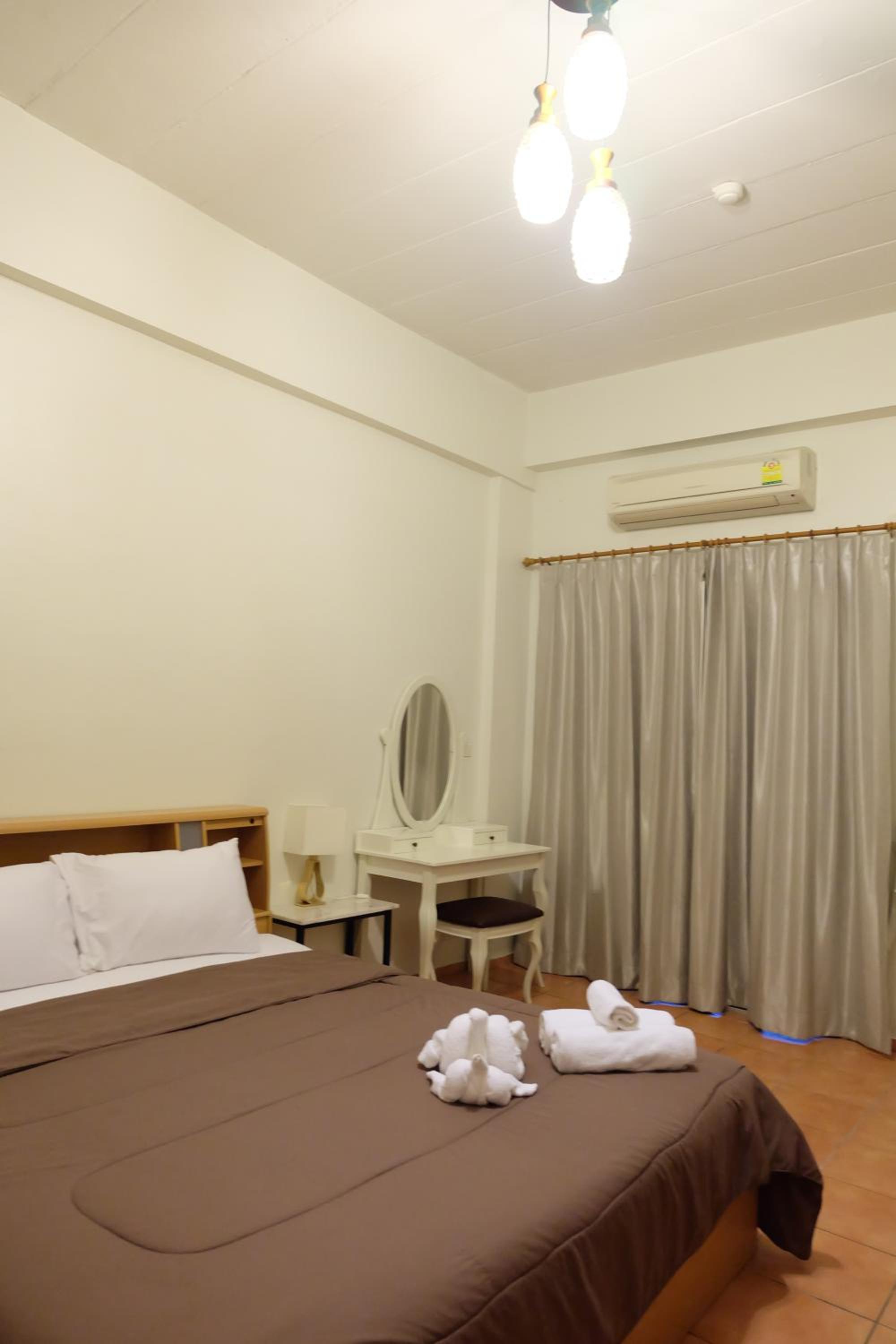 Lomsabai Apartments