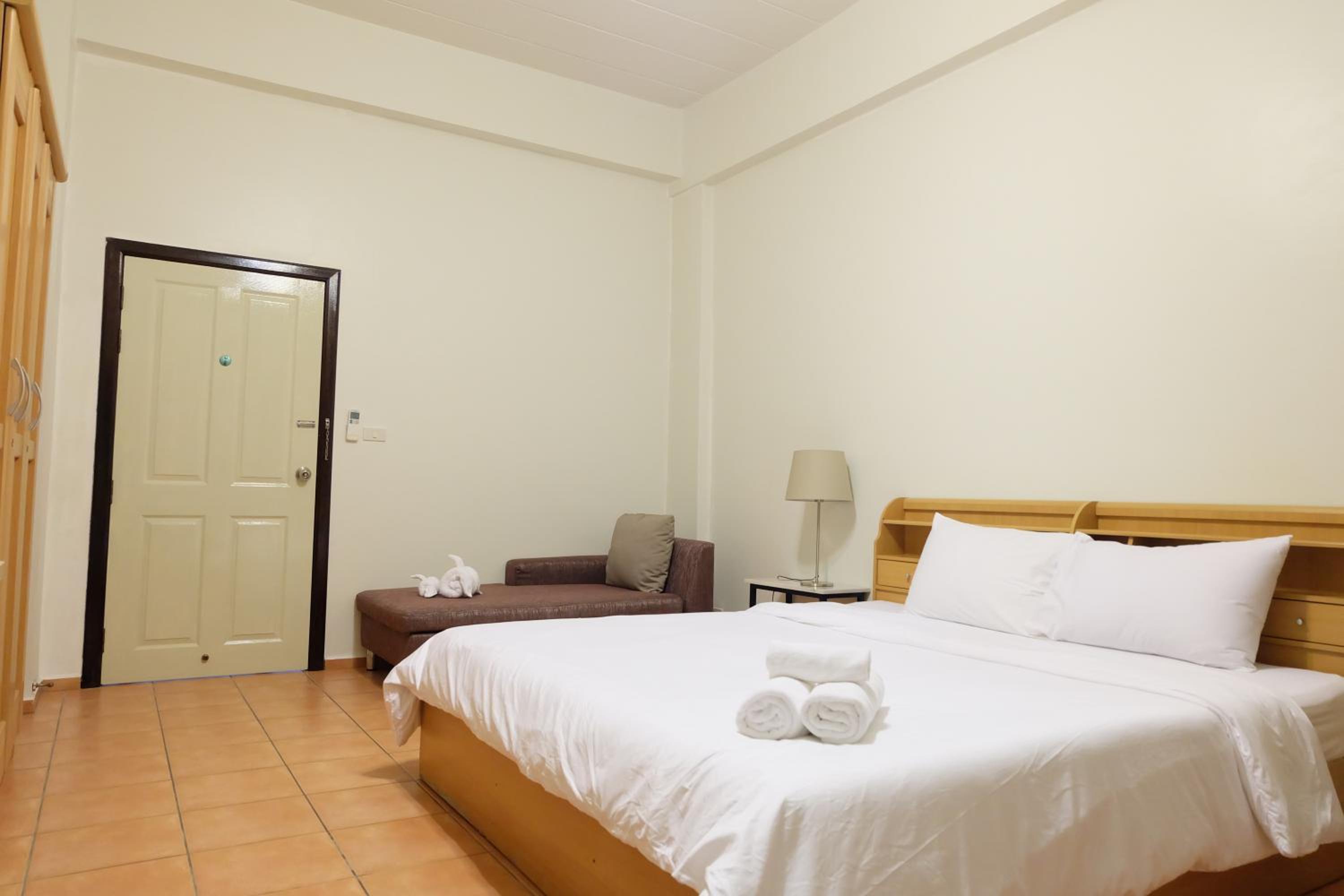 Lomsabai Apartments