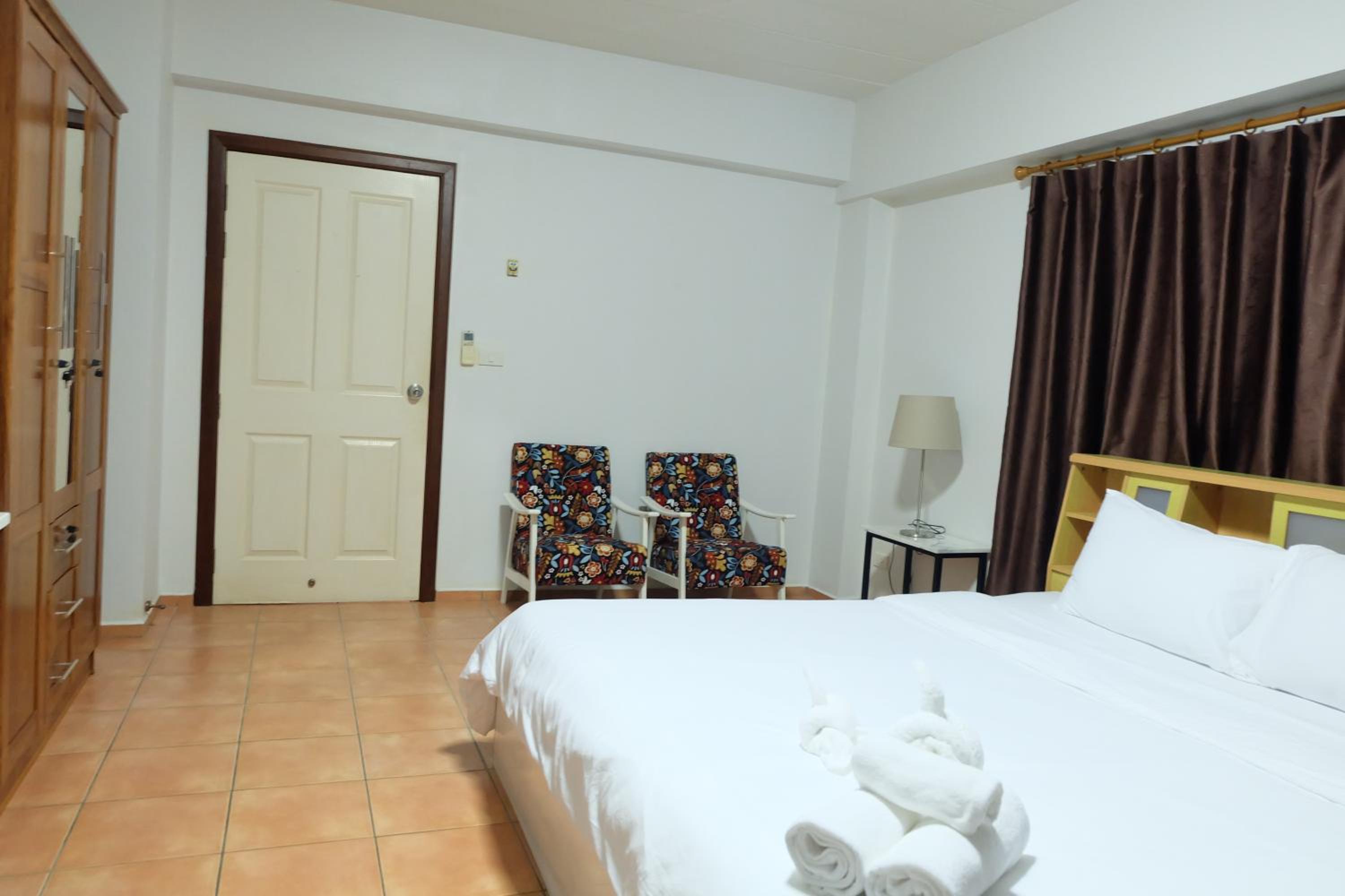 Lomsabai Apartments