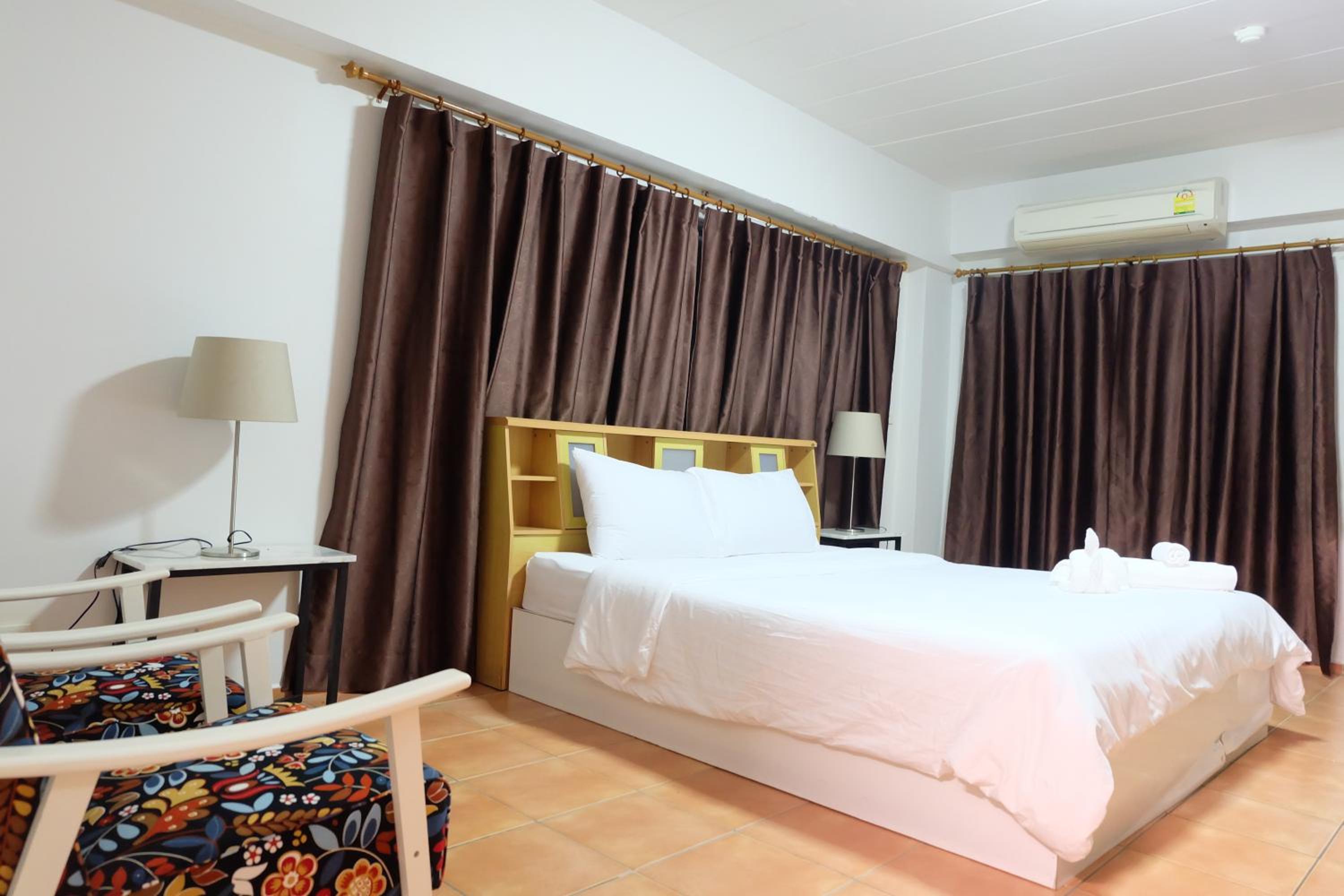 Lomsabai Apartments