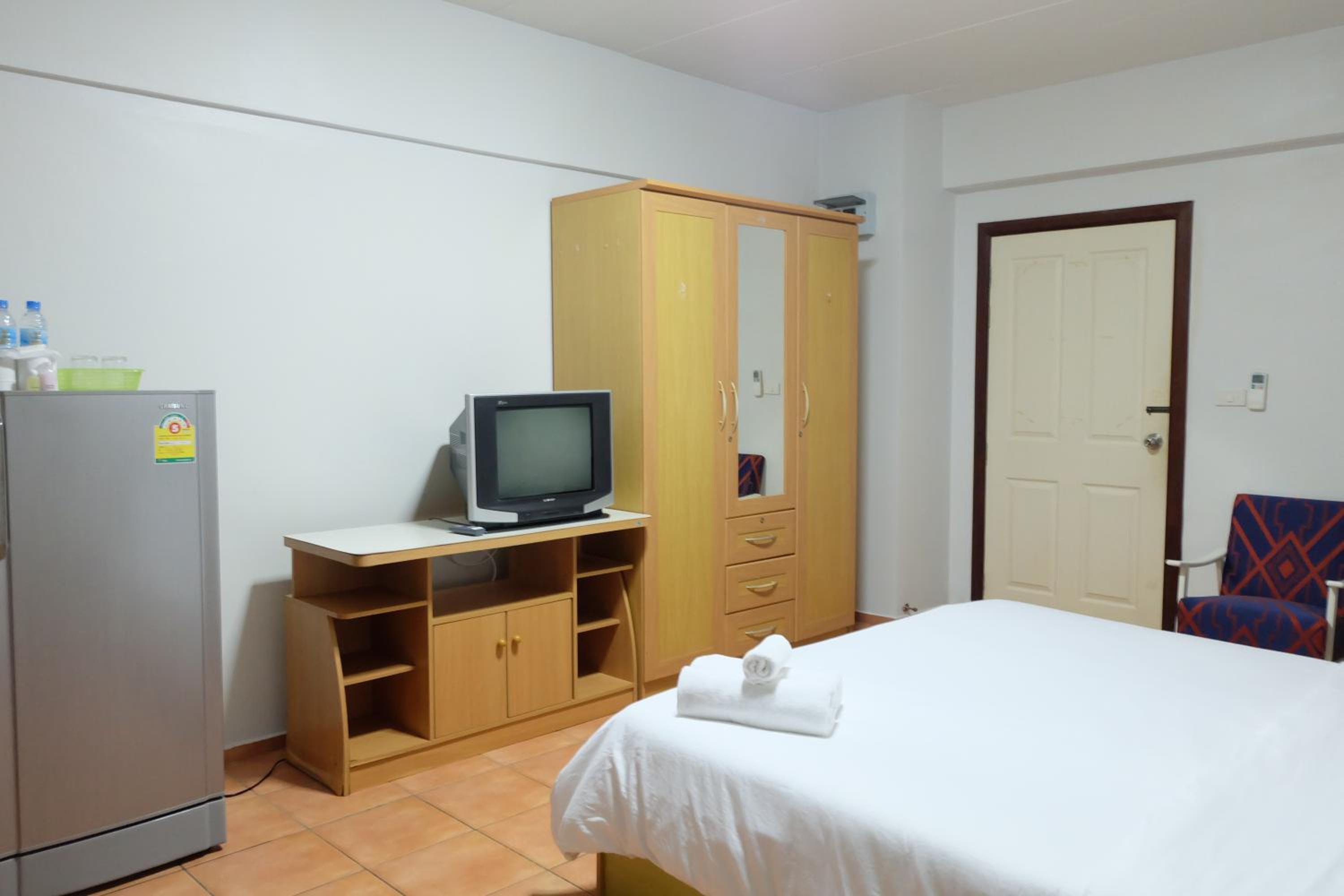 Lomsabai Apartments