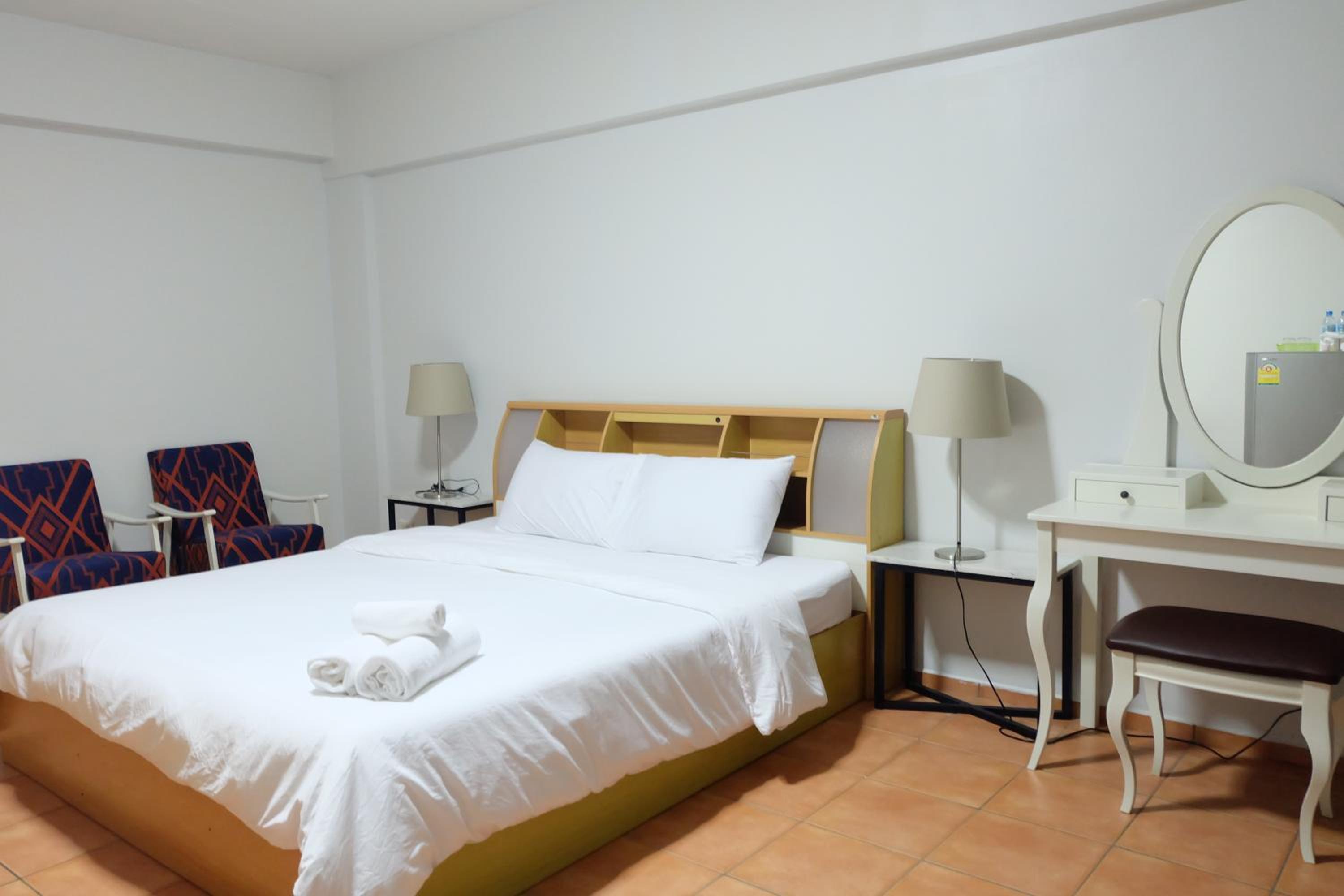 Lomsabai Apartments
