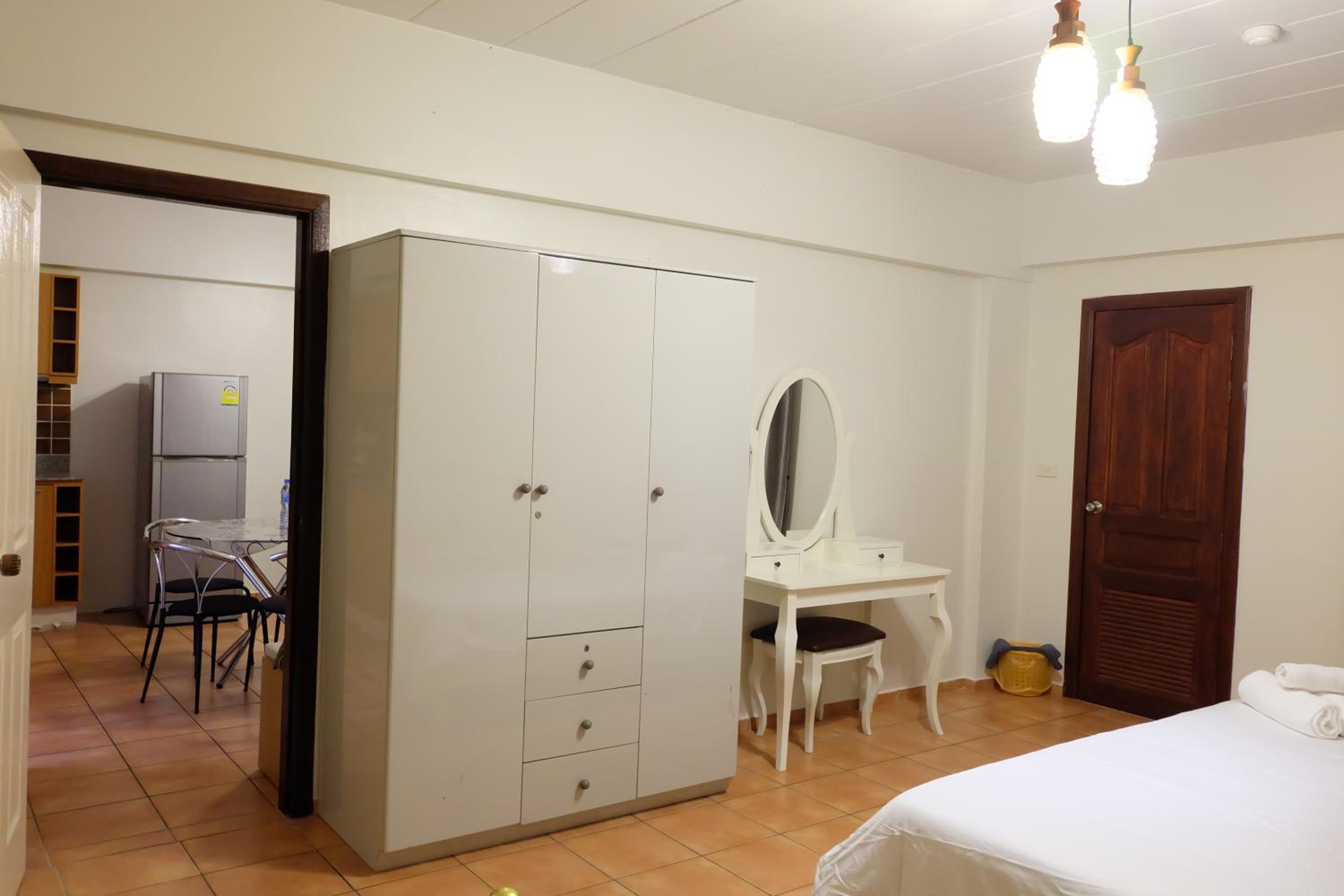 Lomsabai Apartments