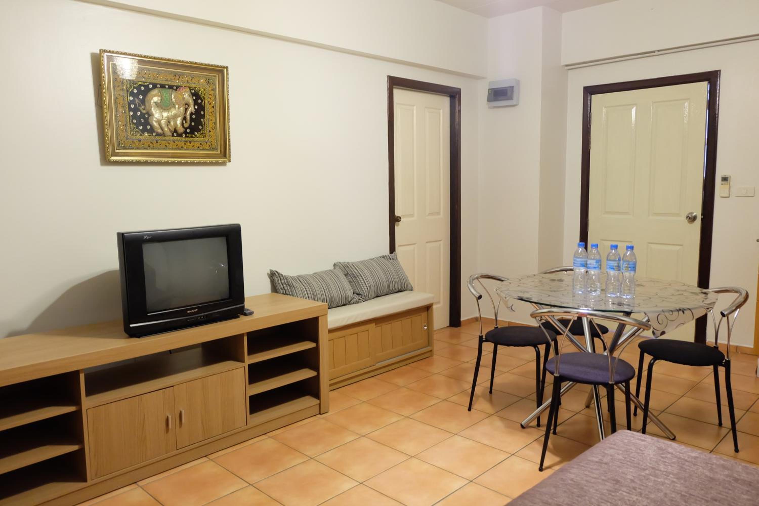 Lomsabai Apartments