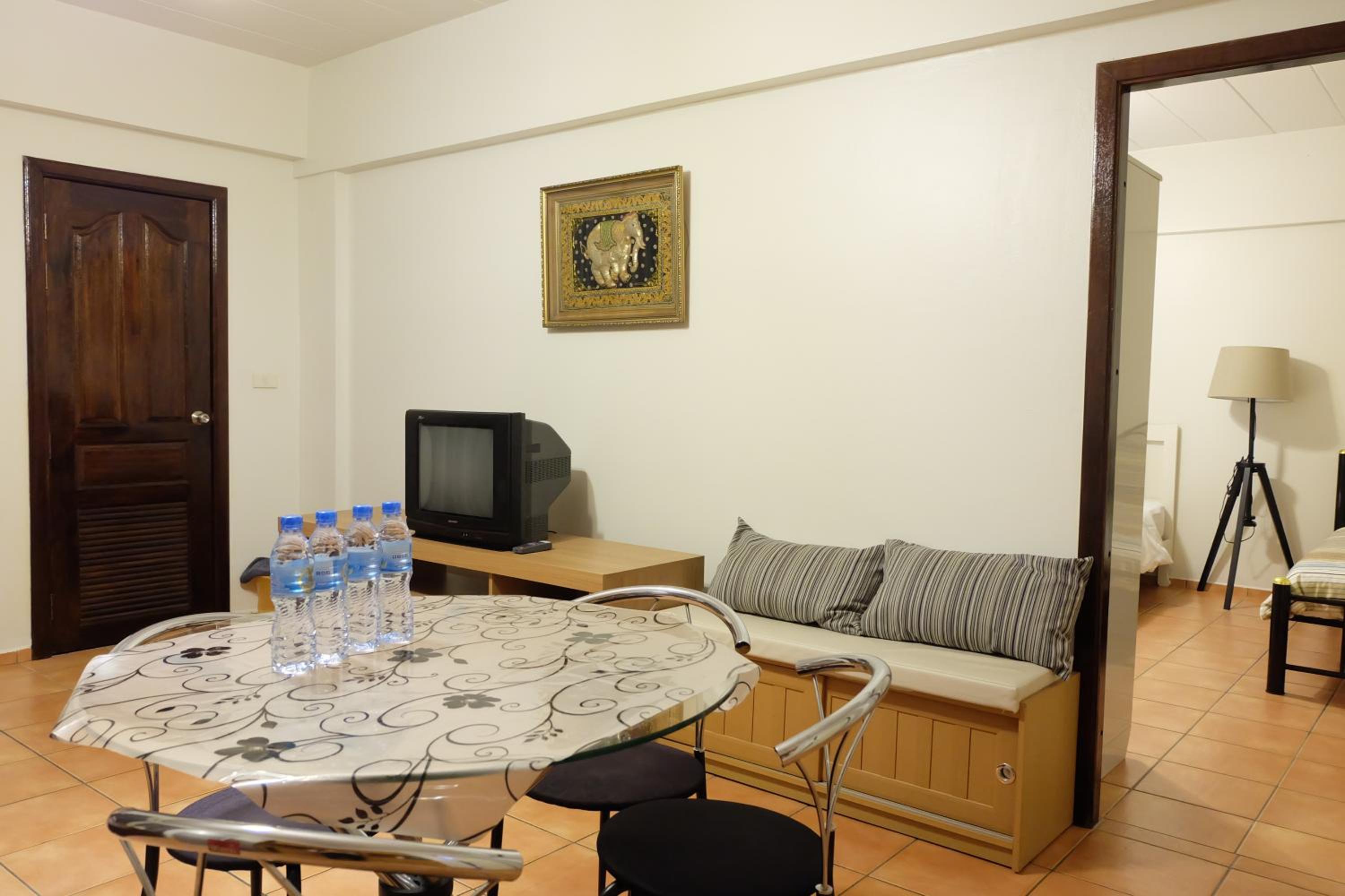 Lomsabai Apartments