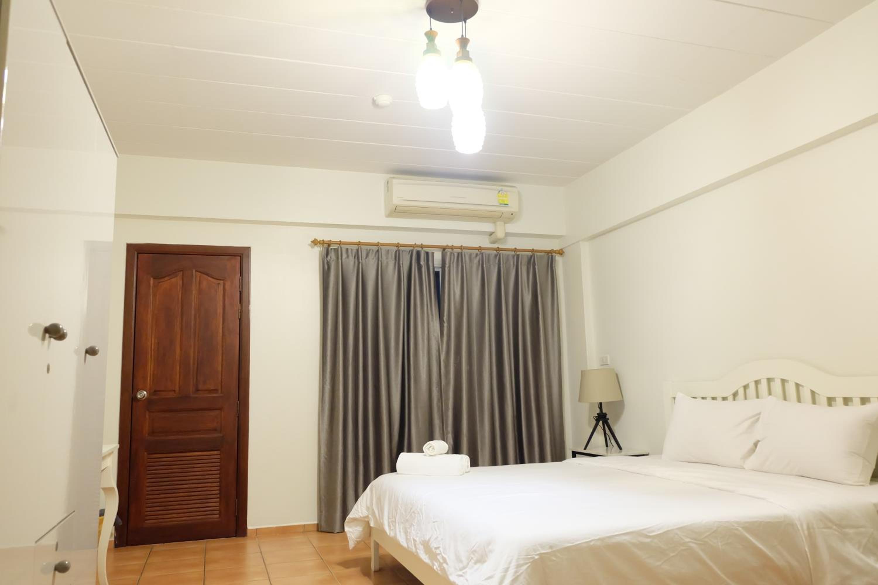 Lomsabai Apartments