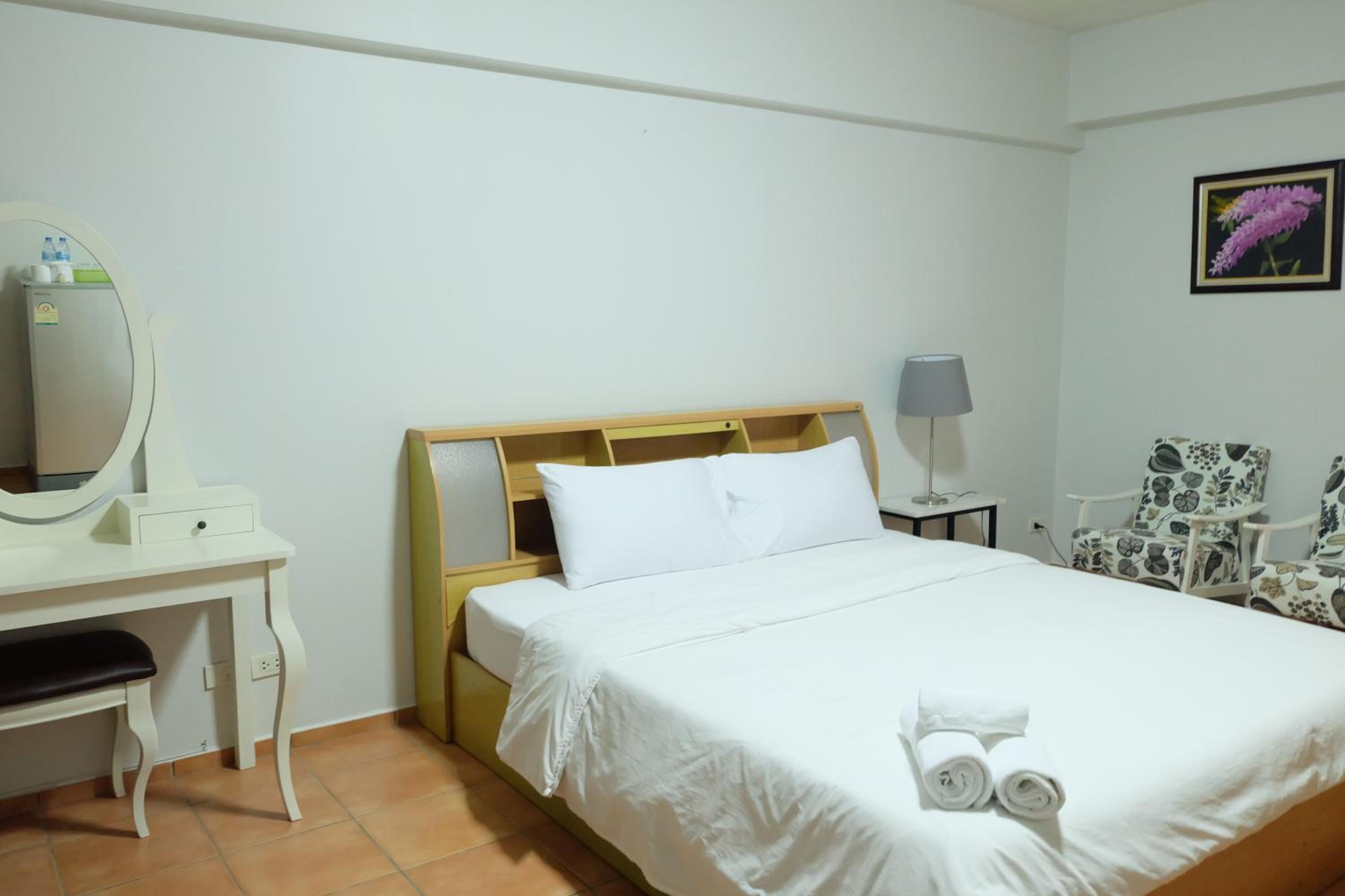 Lomsabai Apartments