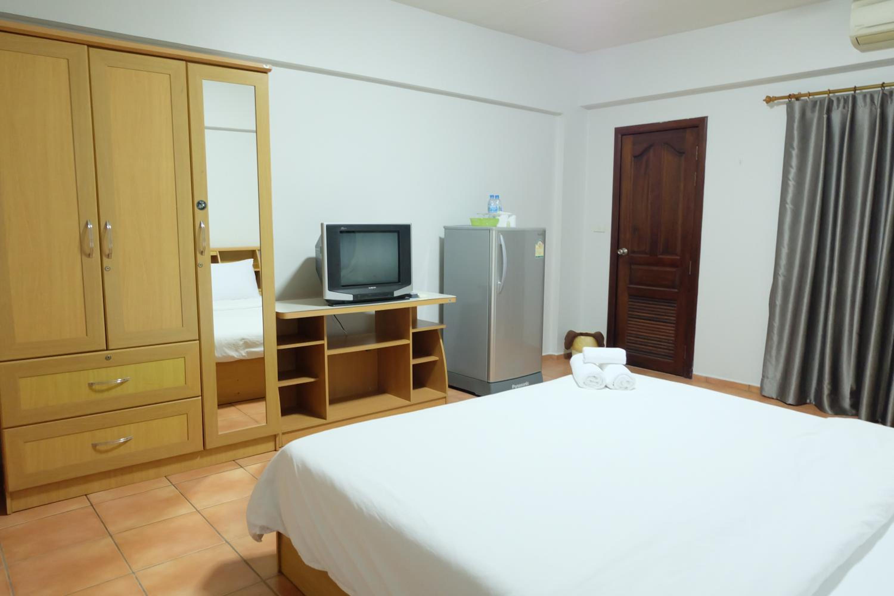 Lomsabai Apartments