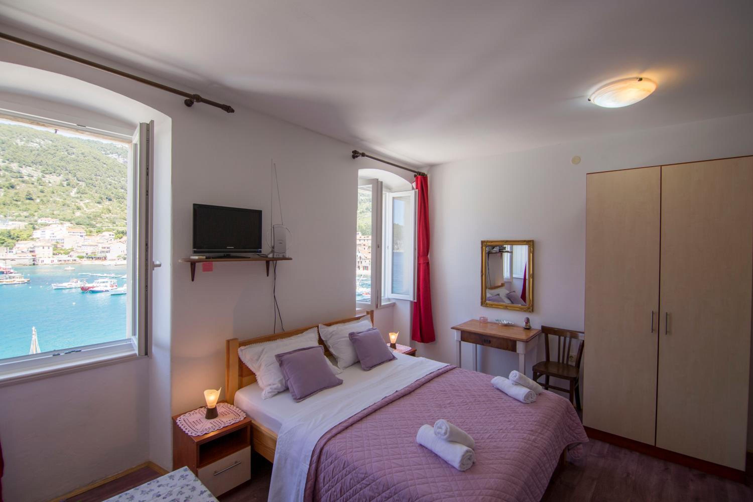 Apartment Riva 5 view 2