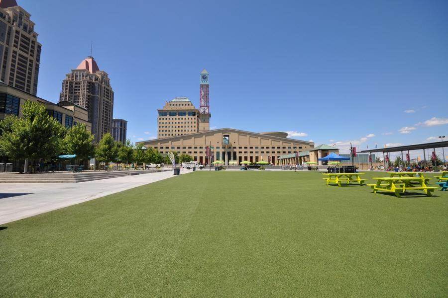 Royal Stays Furnished Apartments - Square One