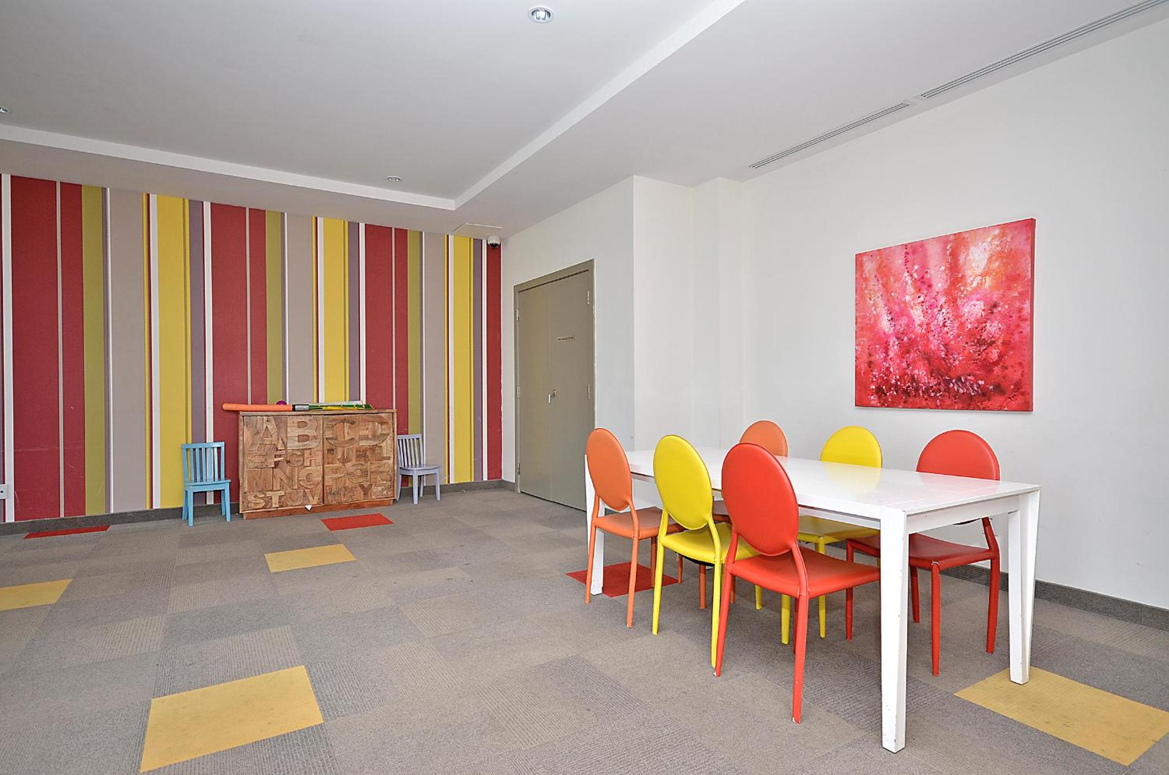 Royal Stays Furnished Apartments - Square One