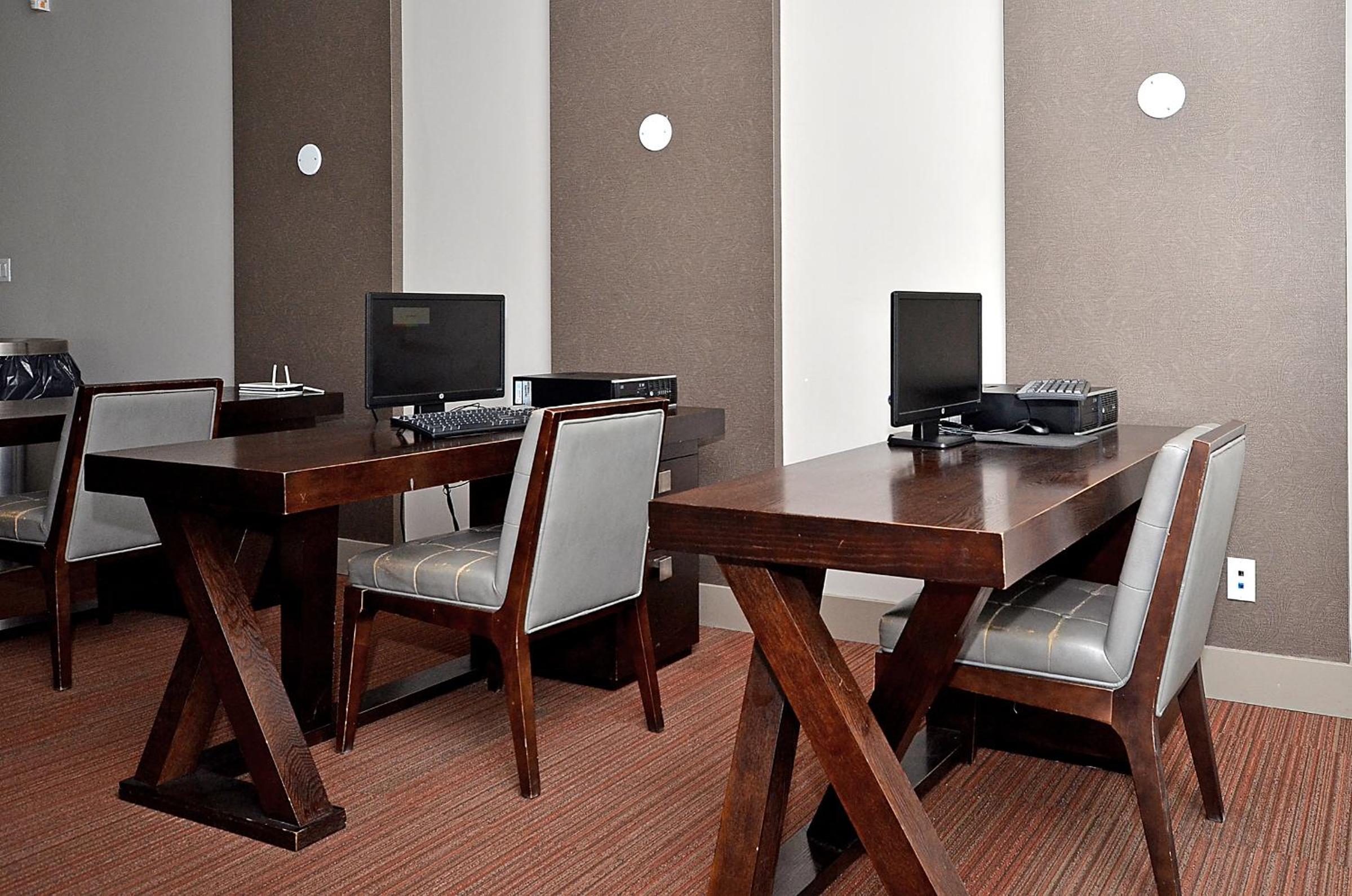 Royal Stays Furnished Apartments - Square One