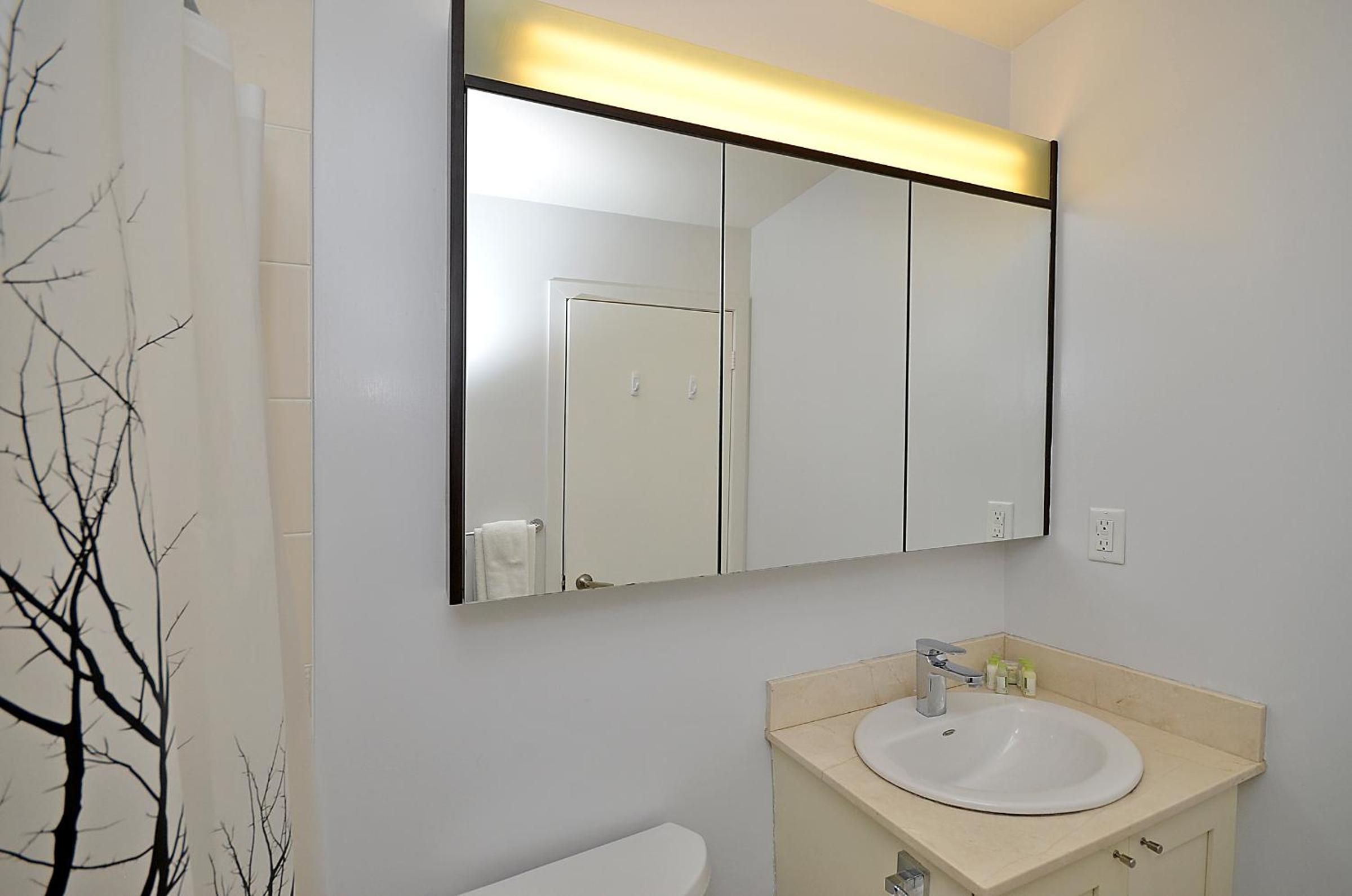 Royal Stays Furnished Apartments - Square One