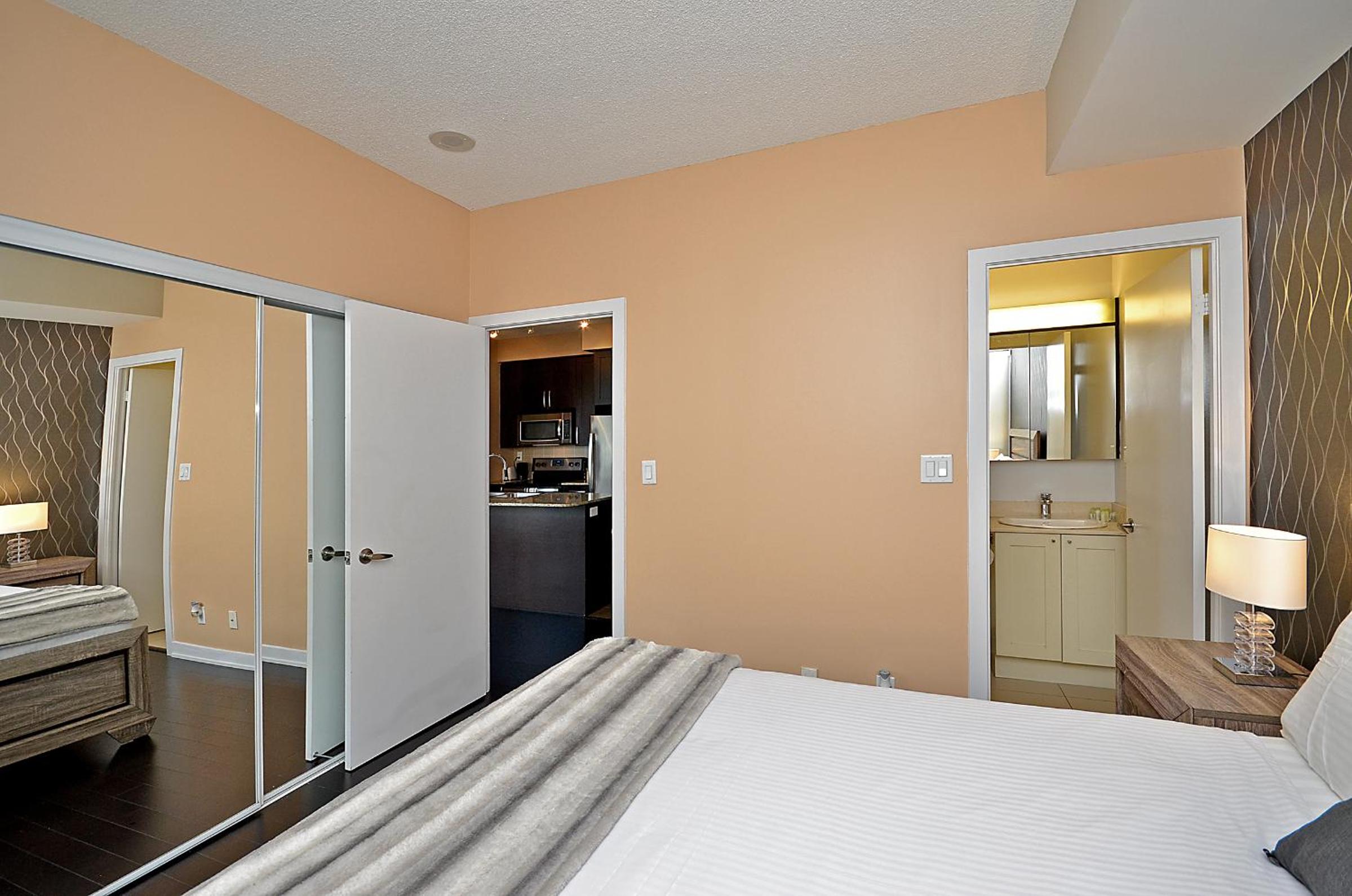 Royal Stays Furnished Apartments - Square One