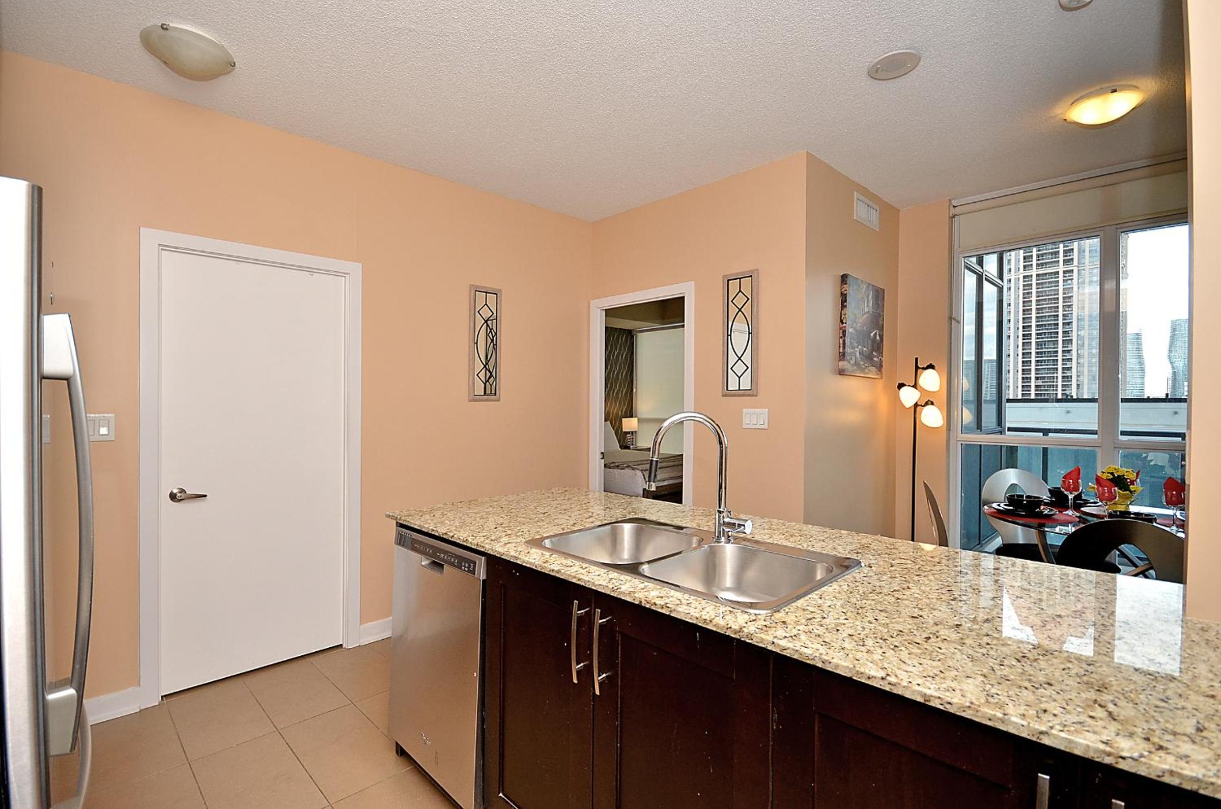 Royal Stays Furnished Apartments - Square One