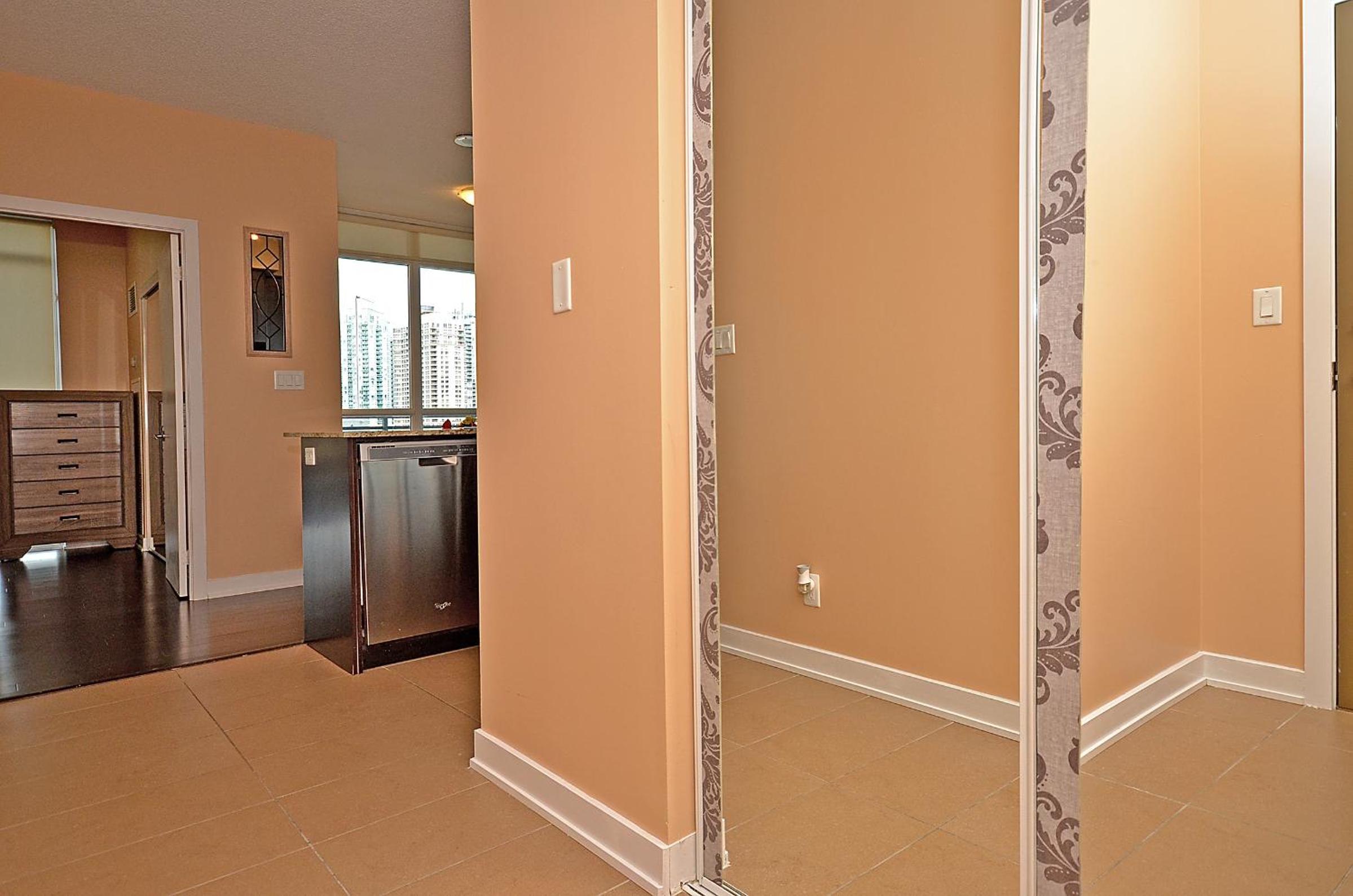 Royal Stays Furnished Apartments - Square One
