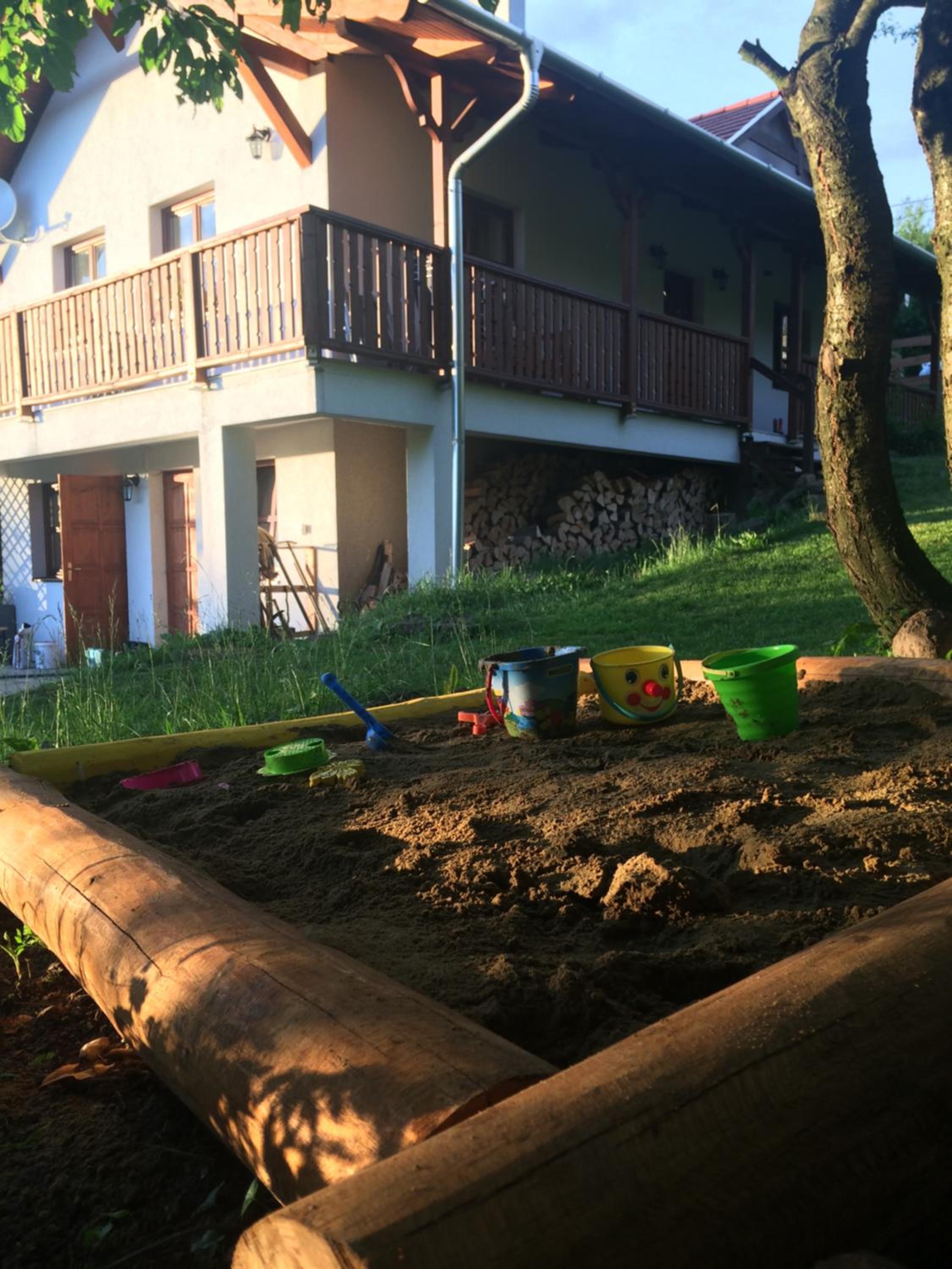 Photo 10
