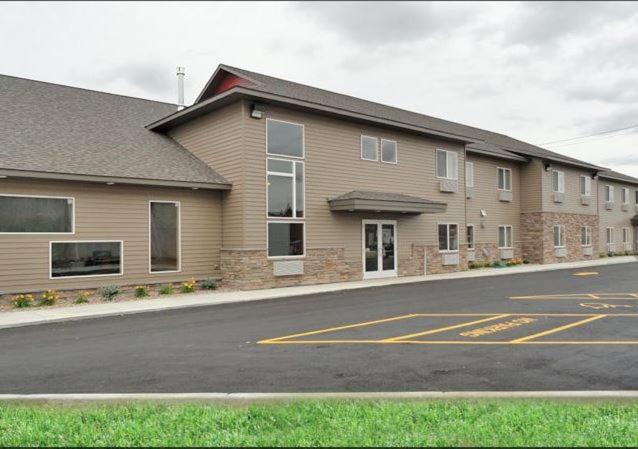 Canby Inn and Suites