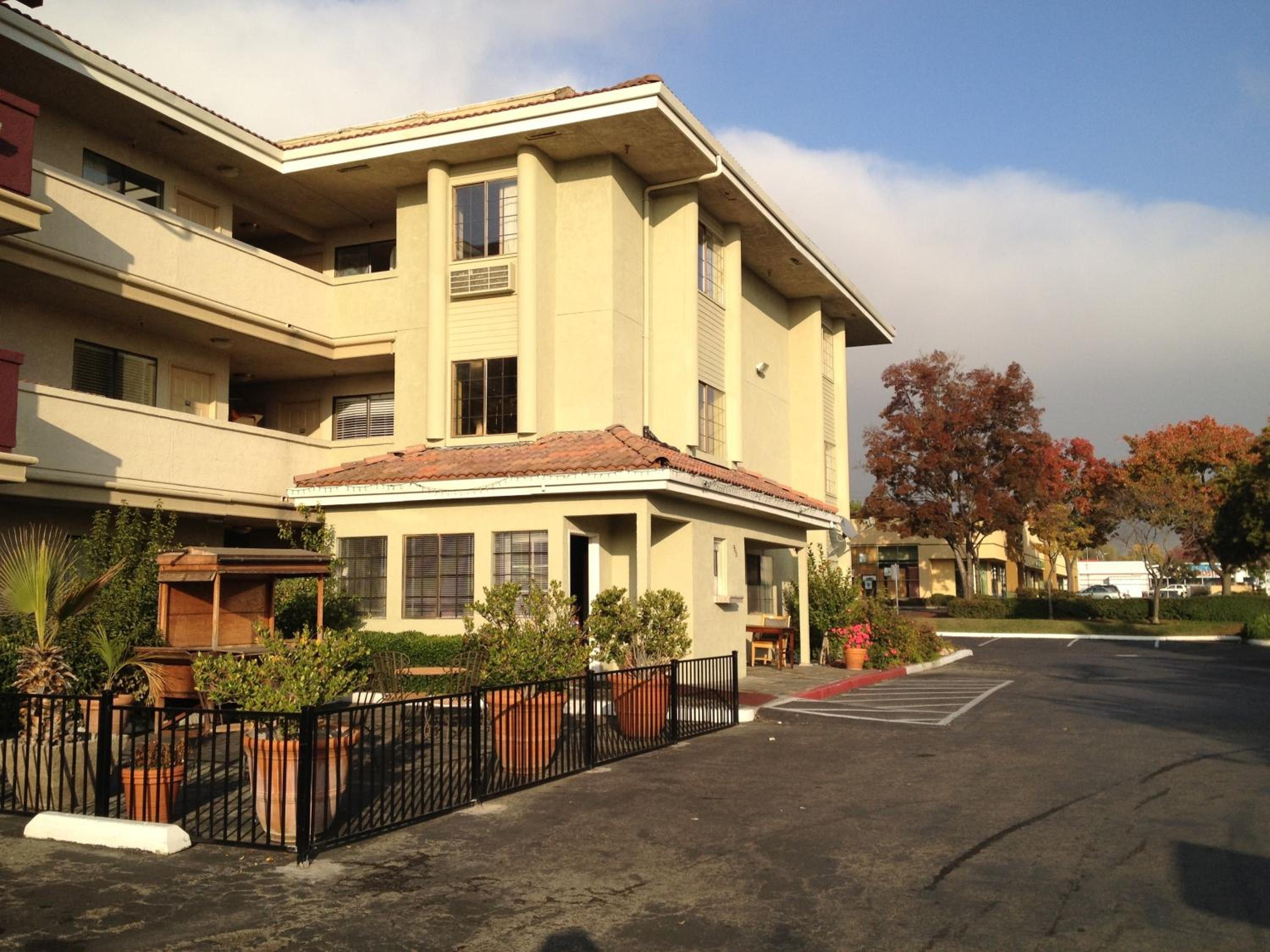 San Jose Vacations - Executive Inn - Property Image 1