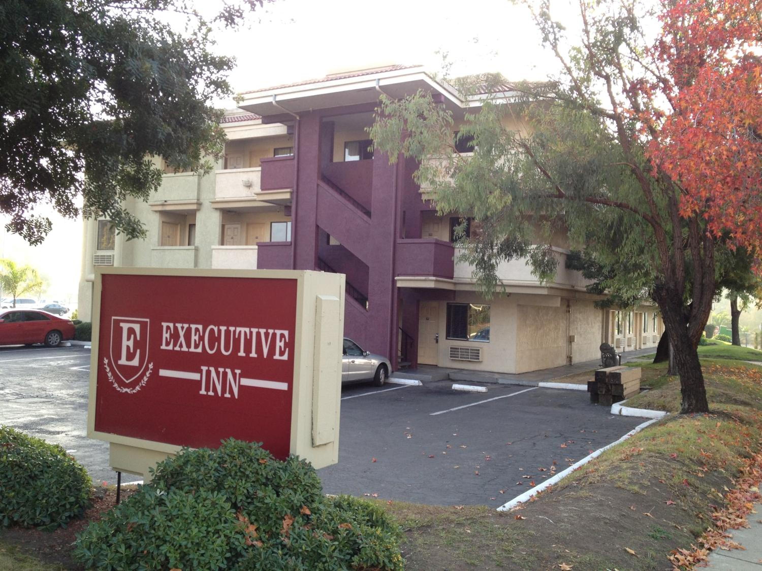Executive Inn - Property Image 2