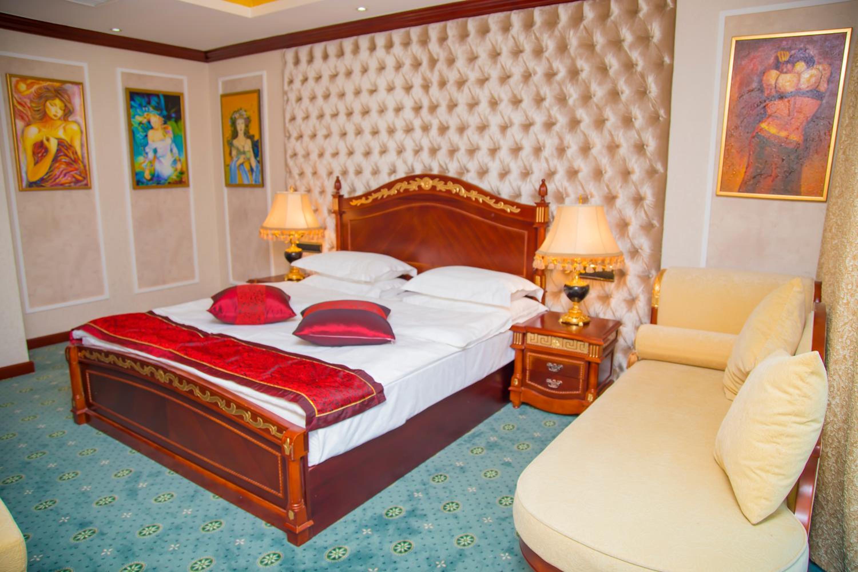 Golden Coast Hotel
