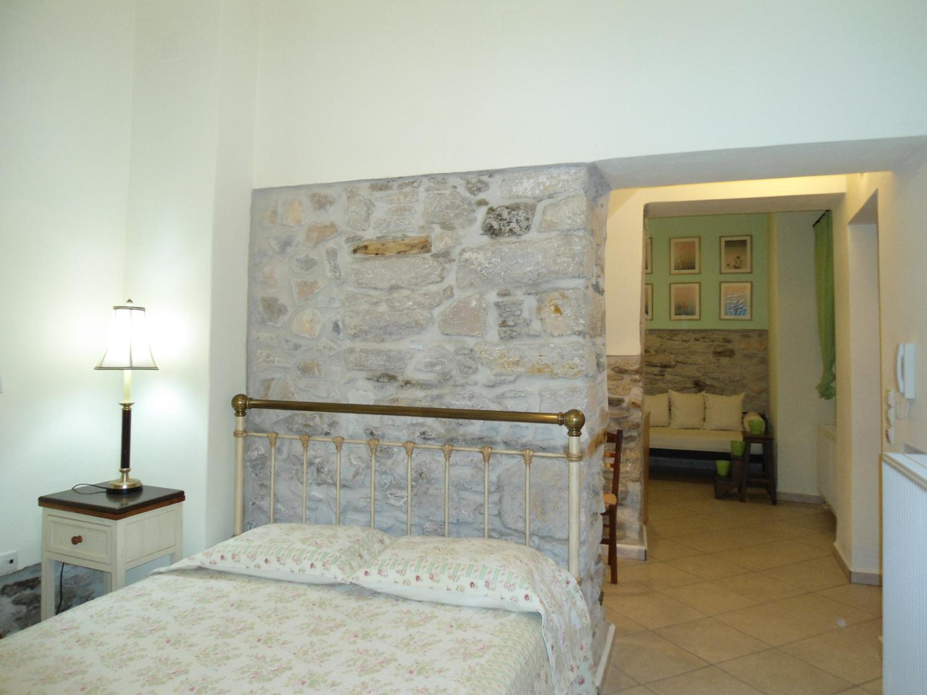 Antouanetta Apartments
