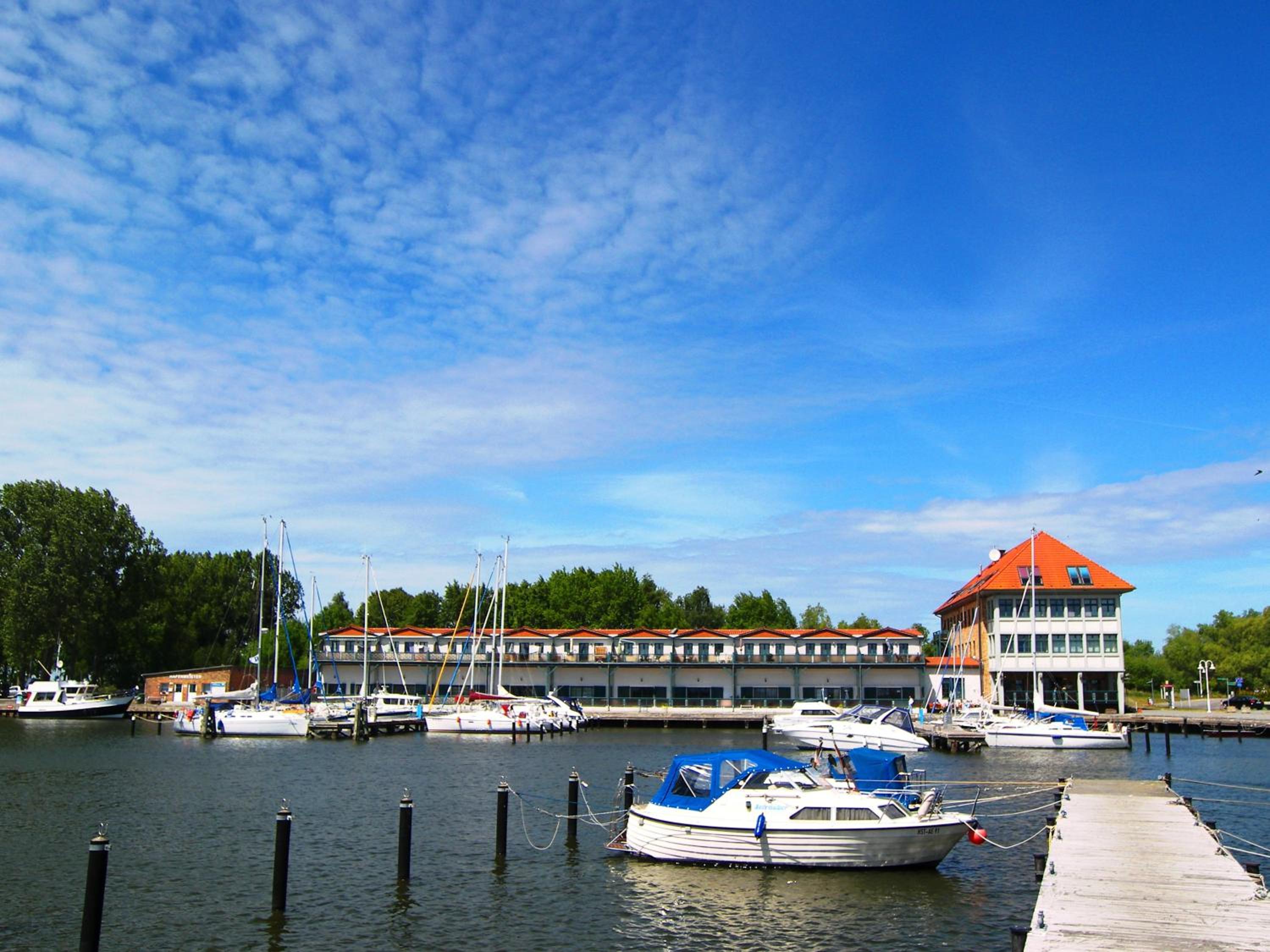 Fewo Sonnensegler Usedom direkt am Yachthafen mit Terrasse Parkplatz WLAN