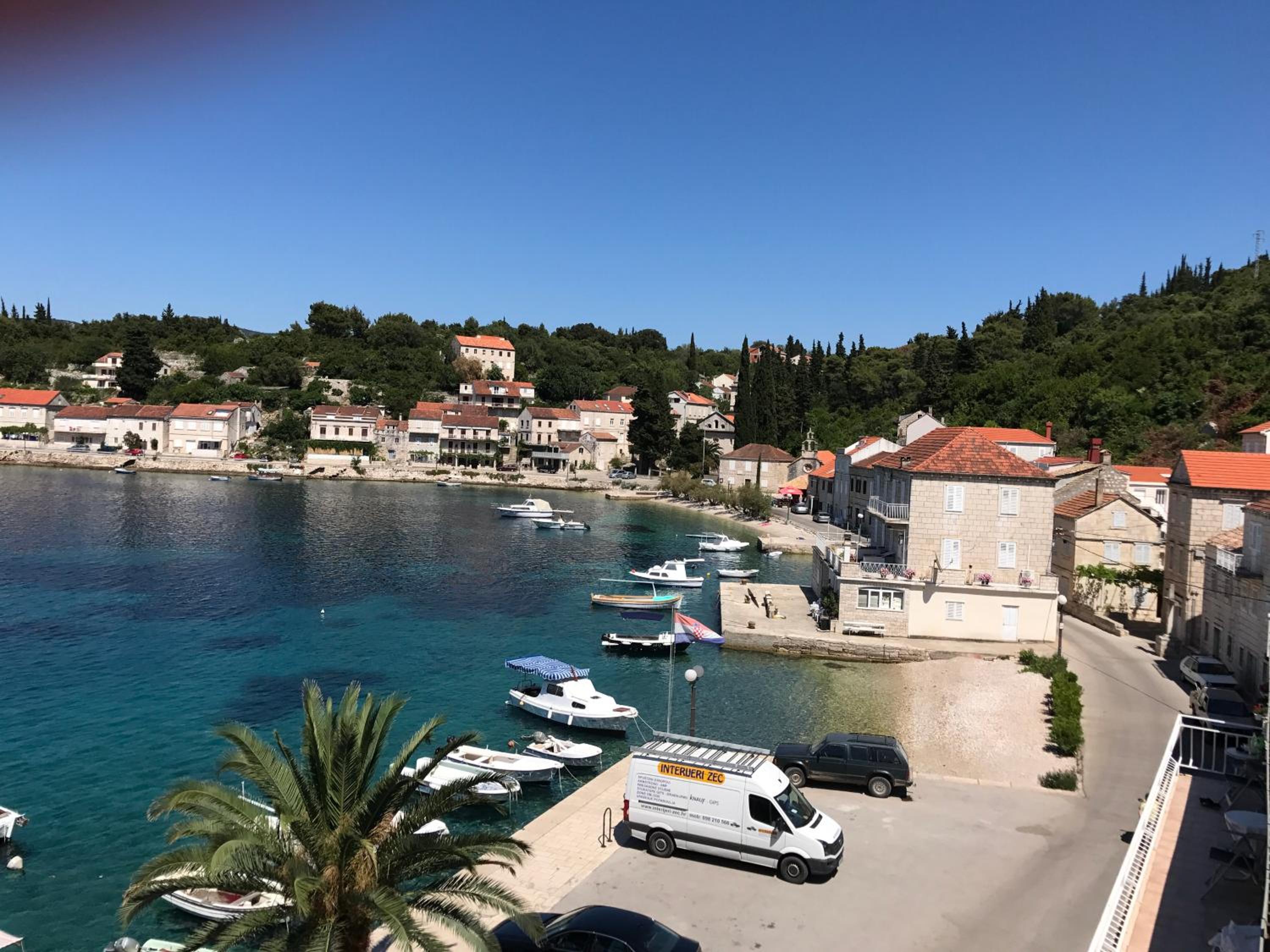 Divna Apartments and Rooms