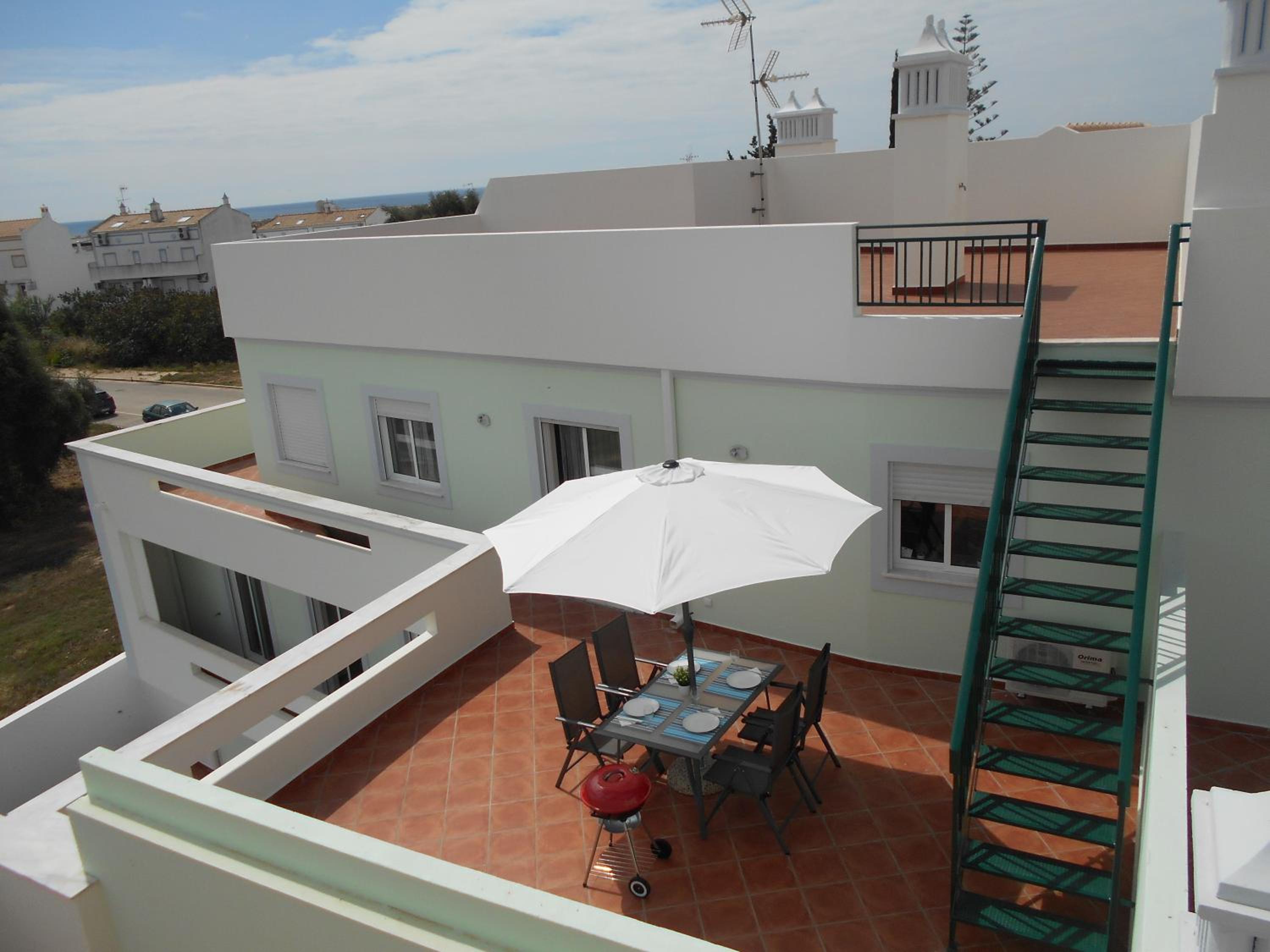 Central apartment-terrace and pool view 4